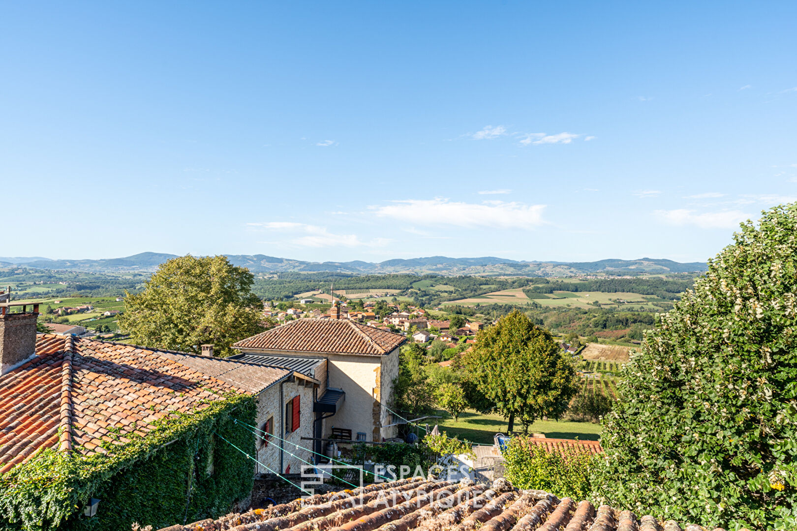 Stone house with outbuilding and exceptional view