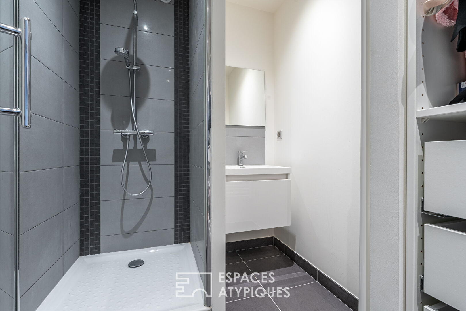 Beautiful renovated top floor apartment