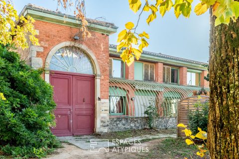 Character property on the heights of Fleurie with swimming pool and breathtaking view