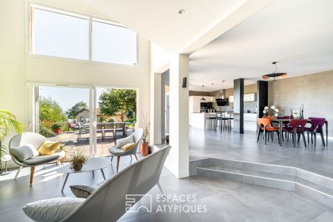 Villa contemporaine sur les hauteurs de Montmelas avec piscine et vue panoramique