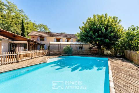 Renovated old farmhouse with swimming pool in a bucolic setting