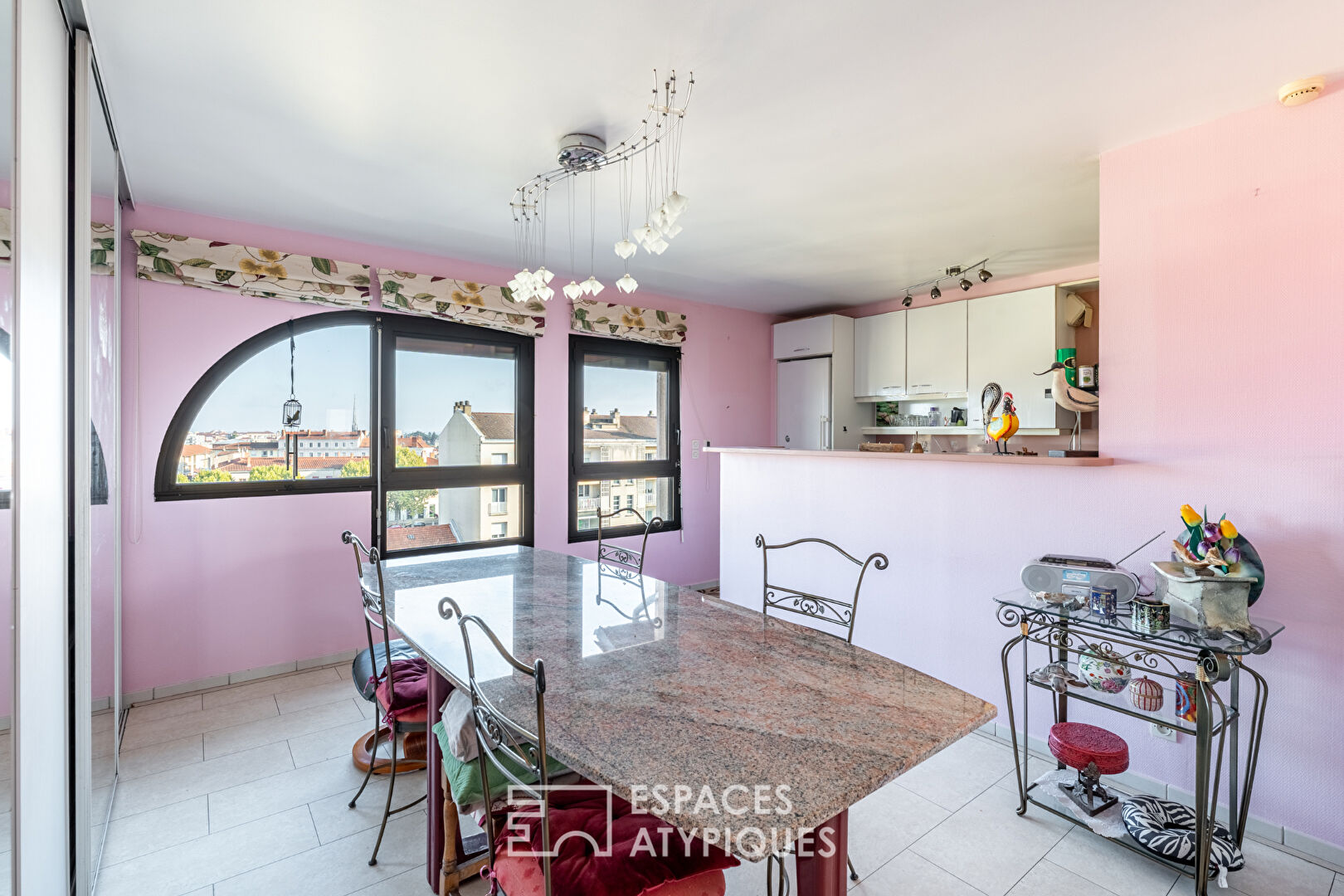 Top floor apartment to modernize