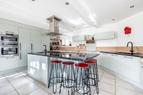 Maison rénovée au coeur de Messimy-sur-Saône, entre charme ancien et confort contemporain