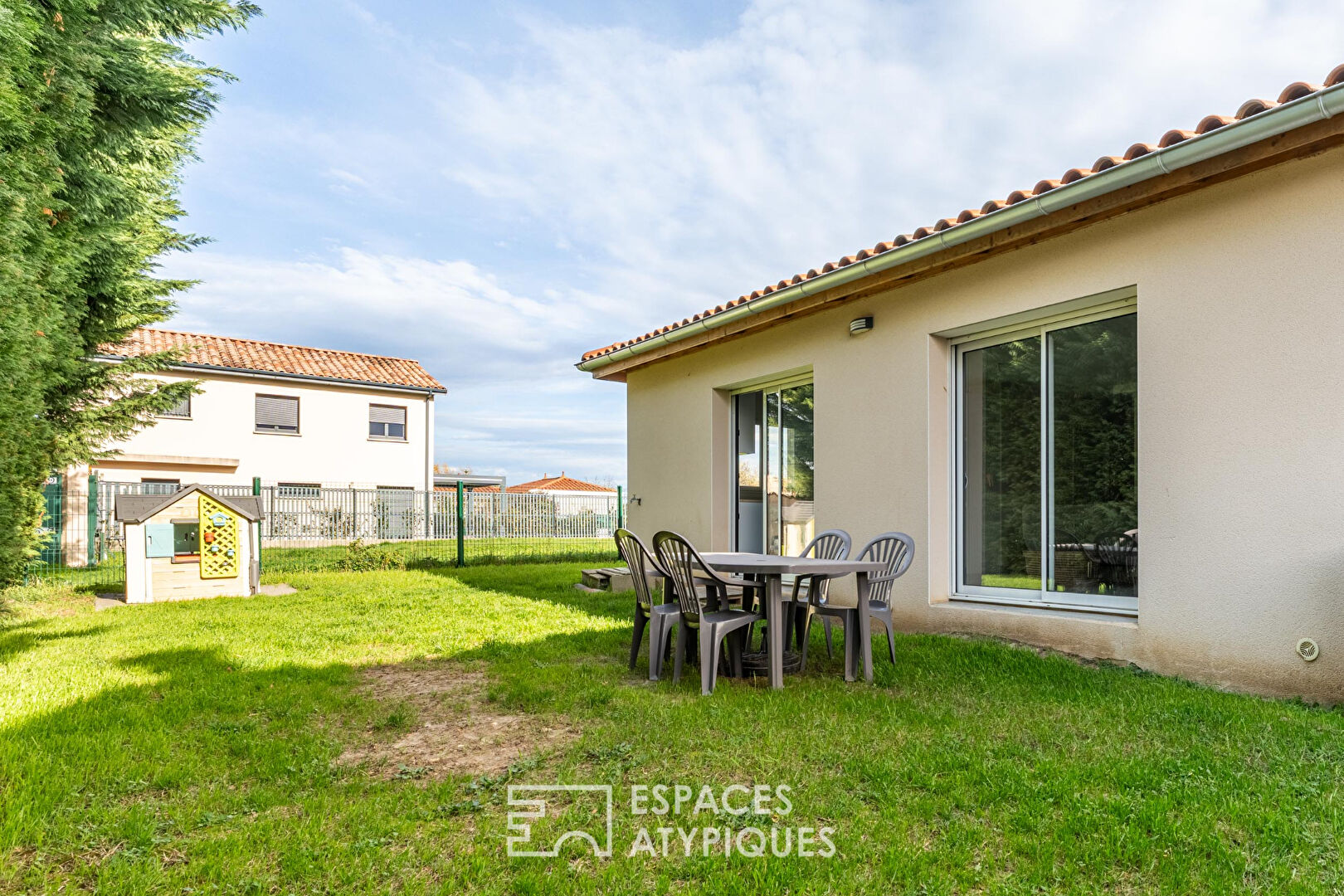 Maison récente de plain-pied à Ars-sur-Formans