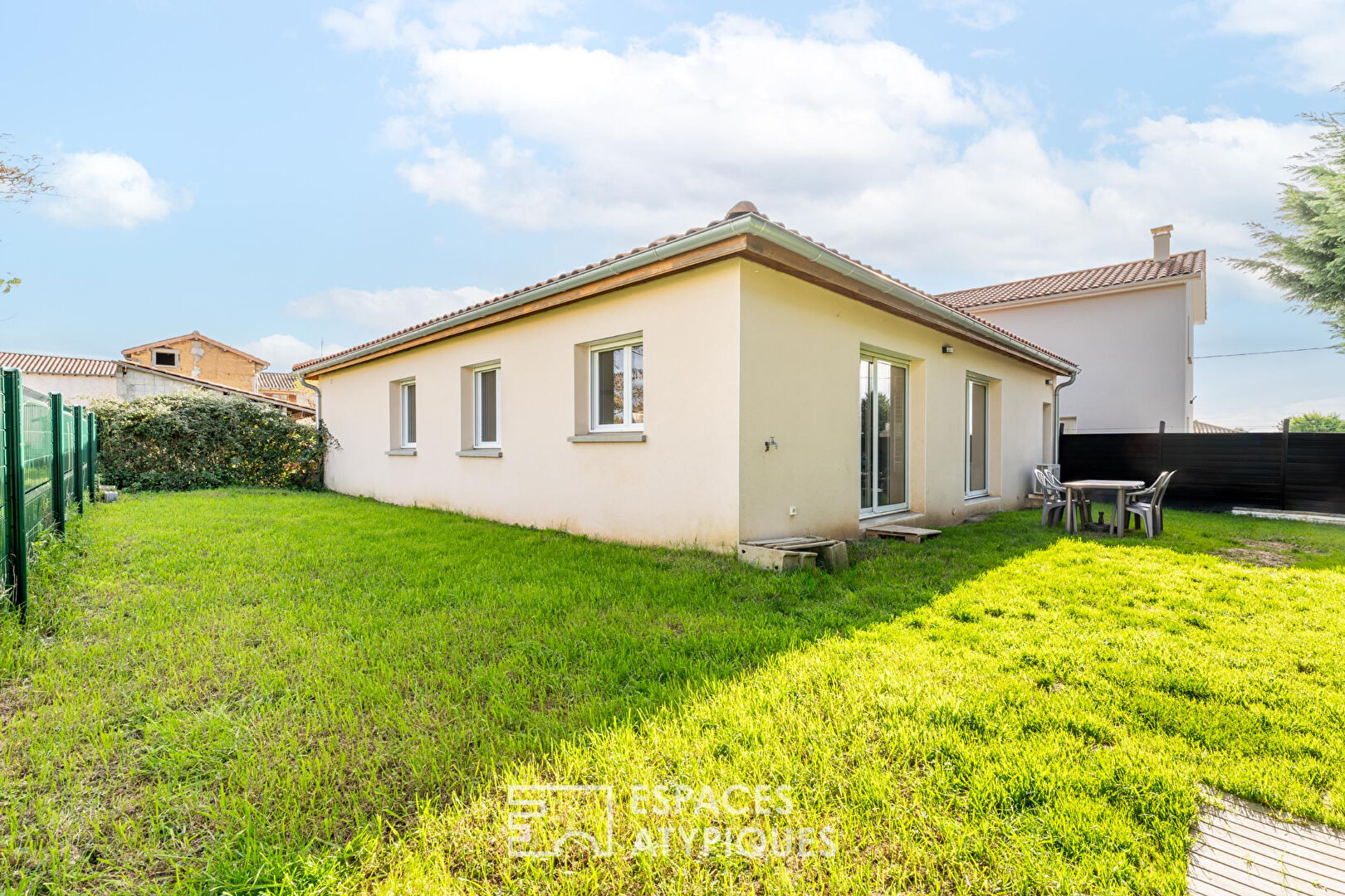Maison récente de plain-pied à Ars-sur-Formans