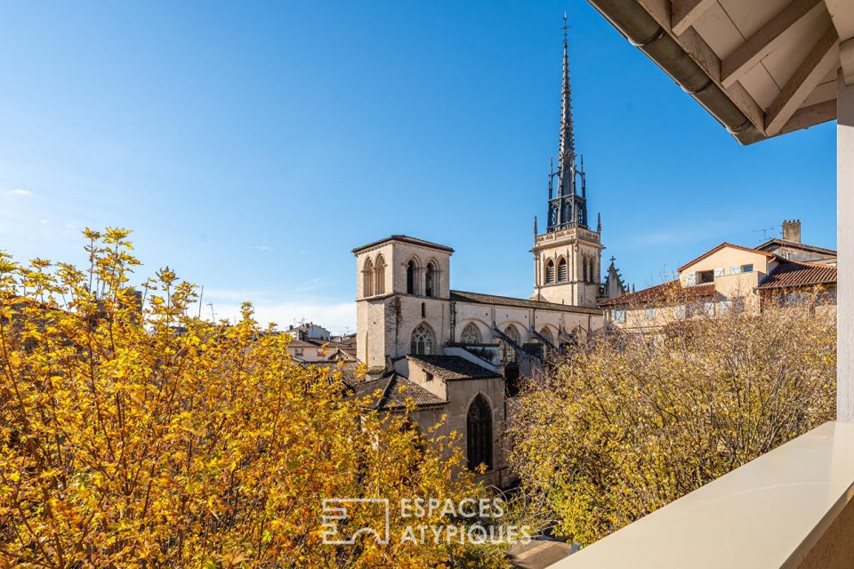Appartement rénové avec terrasse et garage