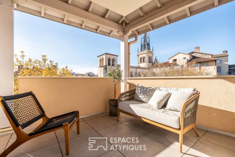 Appartement rénové avec terrasse et garage