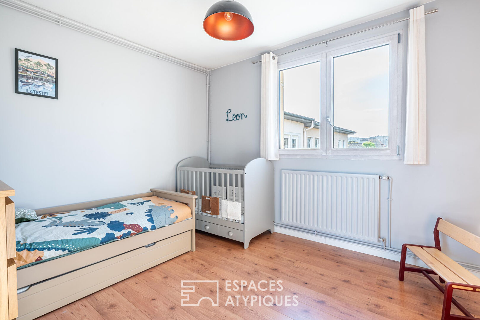 Appartement rénové avec terrasse et garage