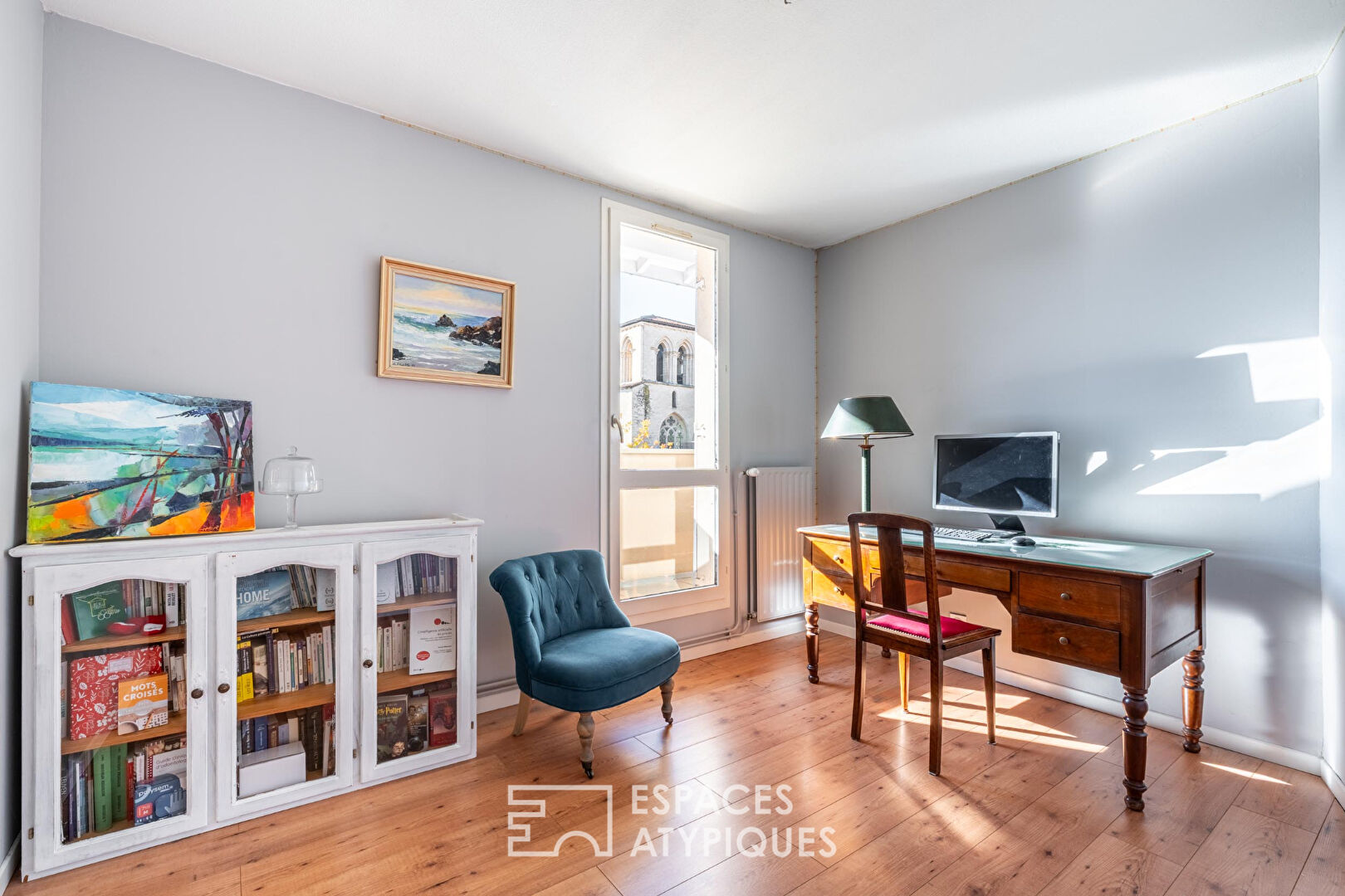 Appartement rénové avec terrasse et garage