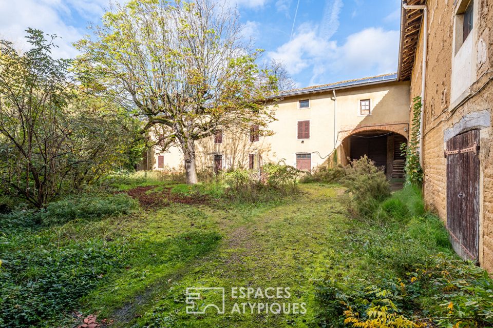 Plateau brut en Duplex brut à réinventer avec jardin à Jassans-Riottier
