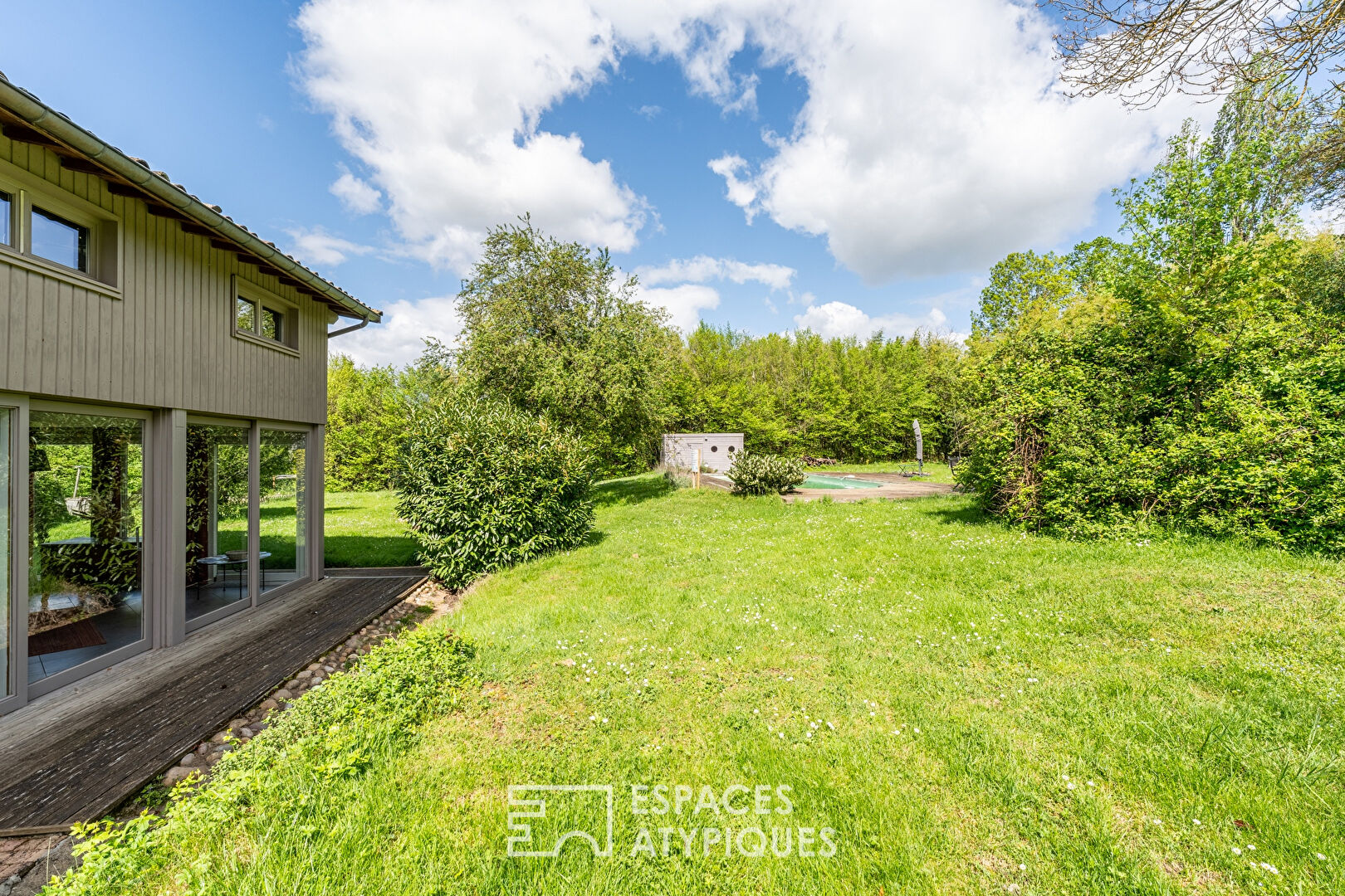 Propriété de caractère avec son parc arboré, piscine et gîte indépendant à Messimy-sur-Saône