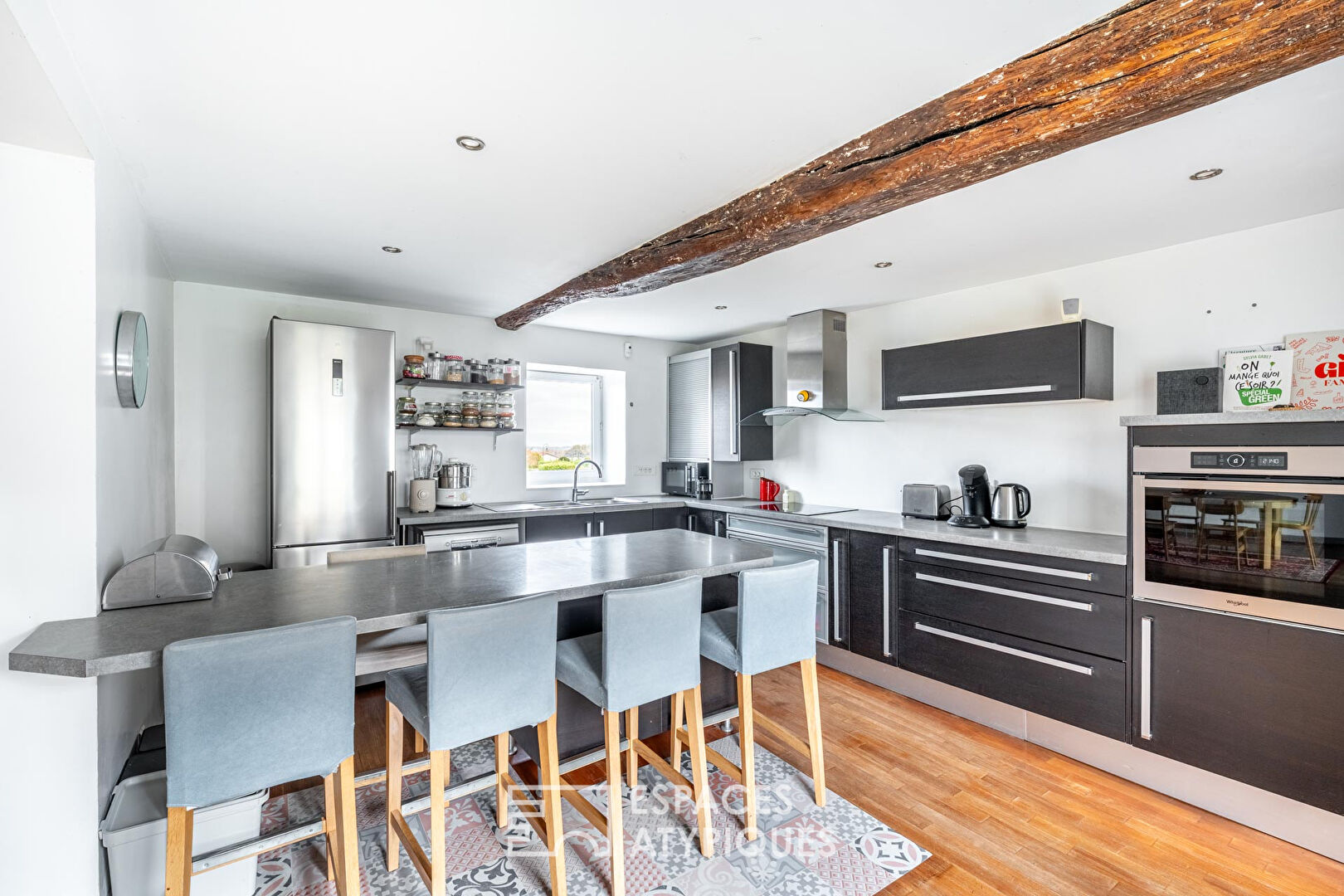 Maison de caractère avec véranda cathédrale et jardin intimiste