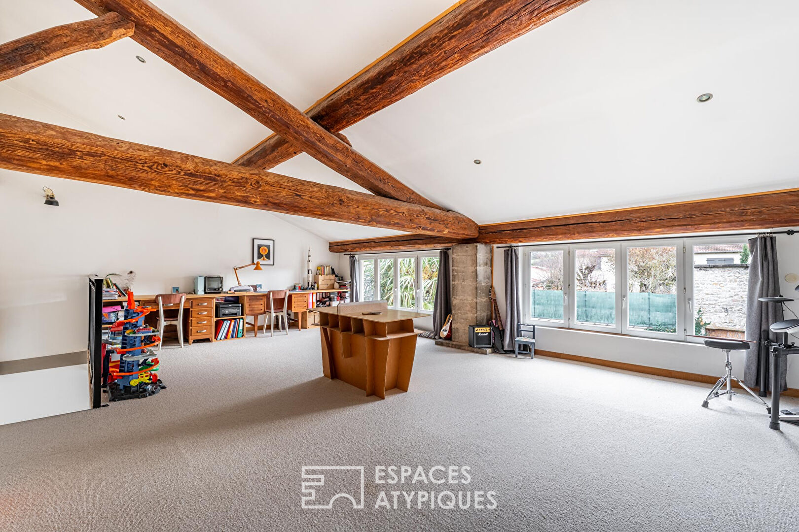 Maison de caractère avec véranda cathédrale et jardin intimiste