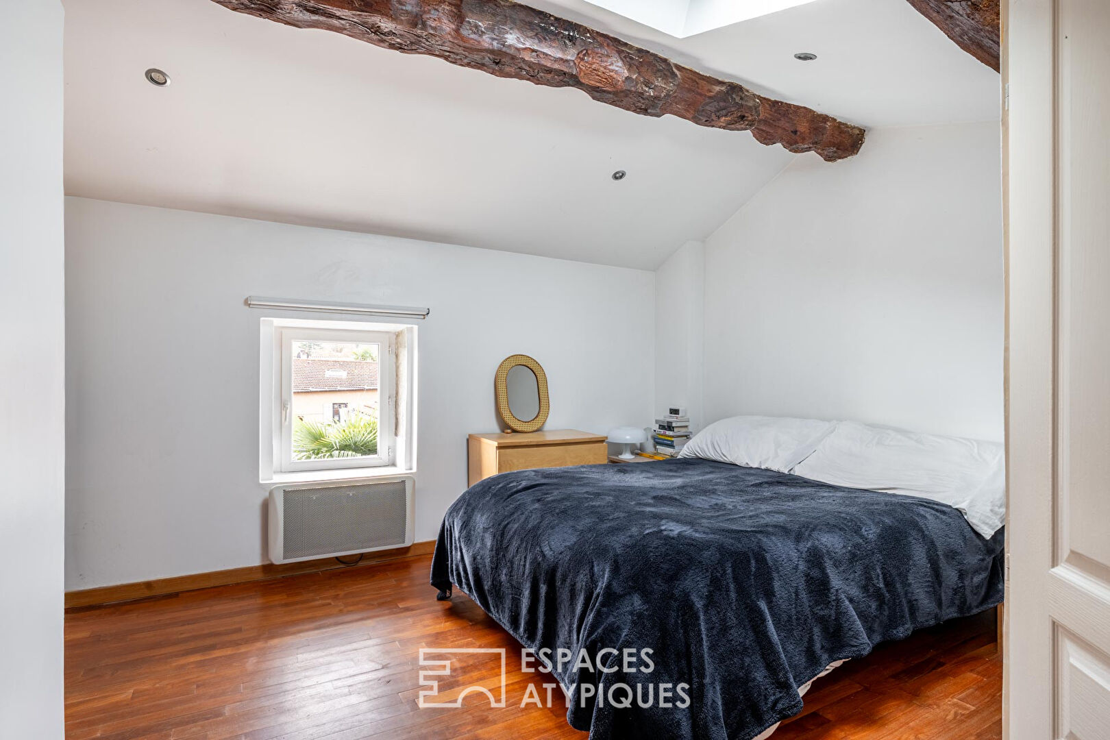 Maison de caractère avec véranda cathédrale et jardin intimiste