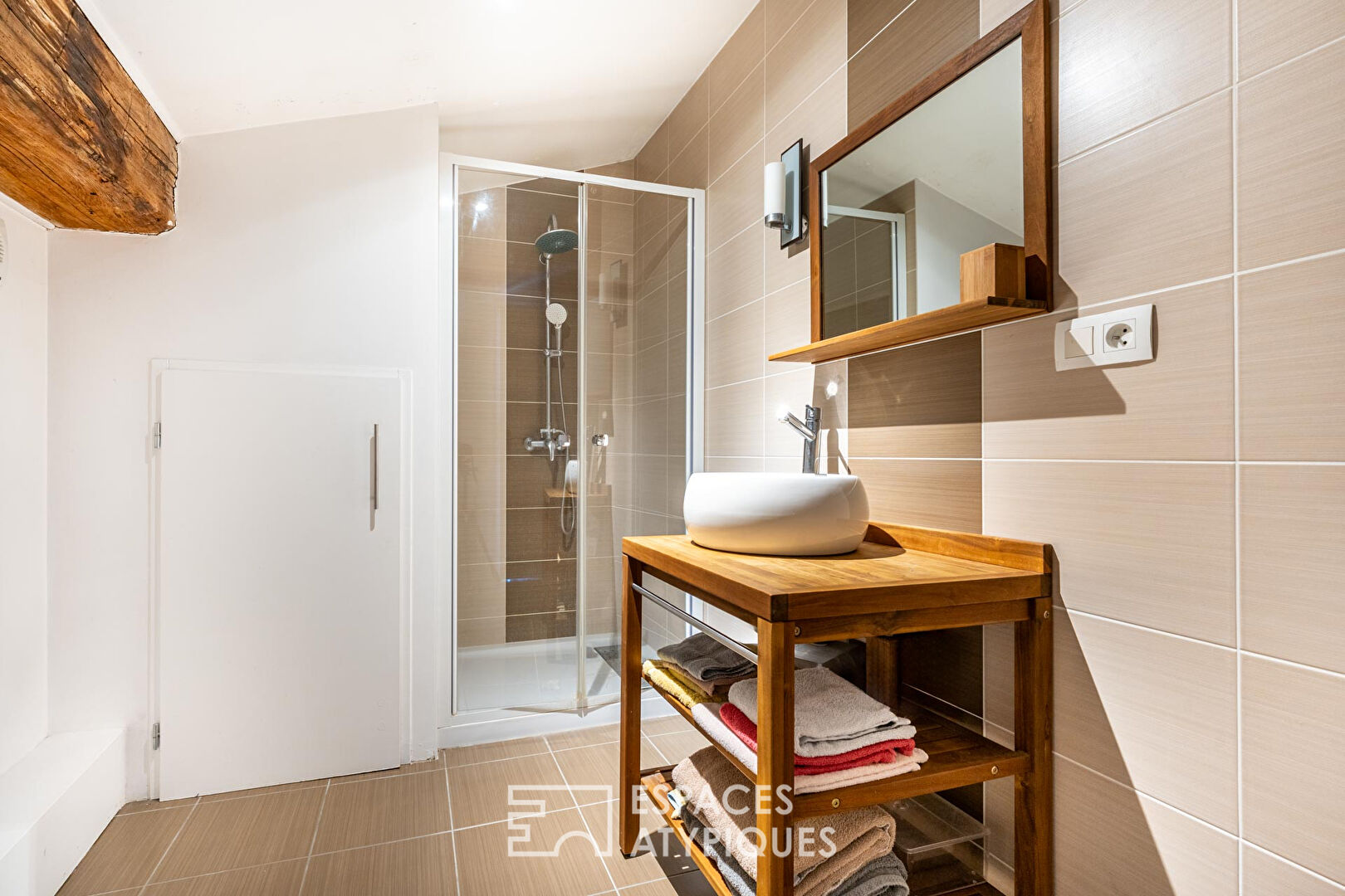 Maison de caractère avec véranda cathédrale et jardin intimiste