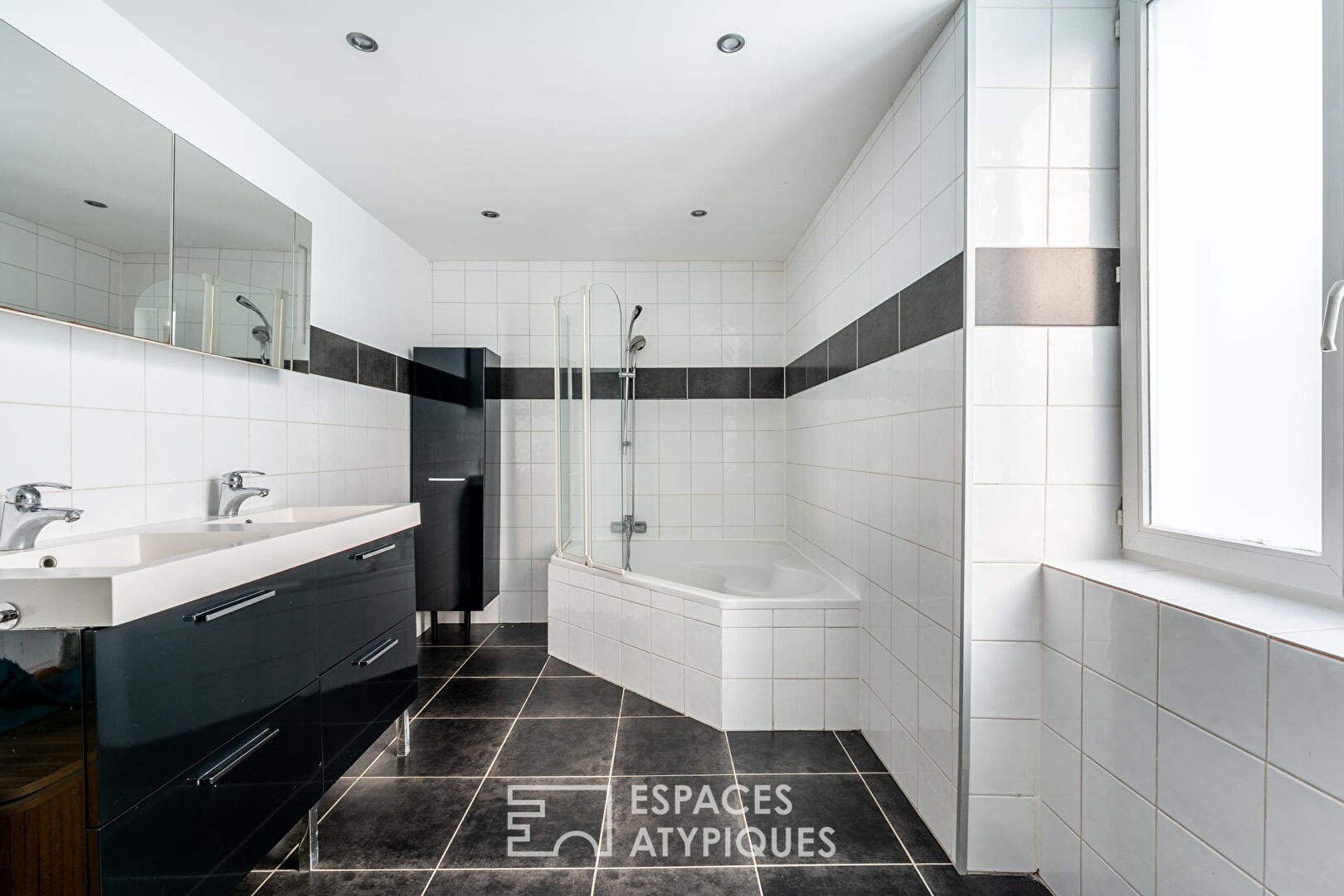 Maison de caractère avec véranda cathédrale et jardin intimiste