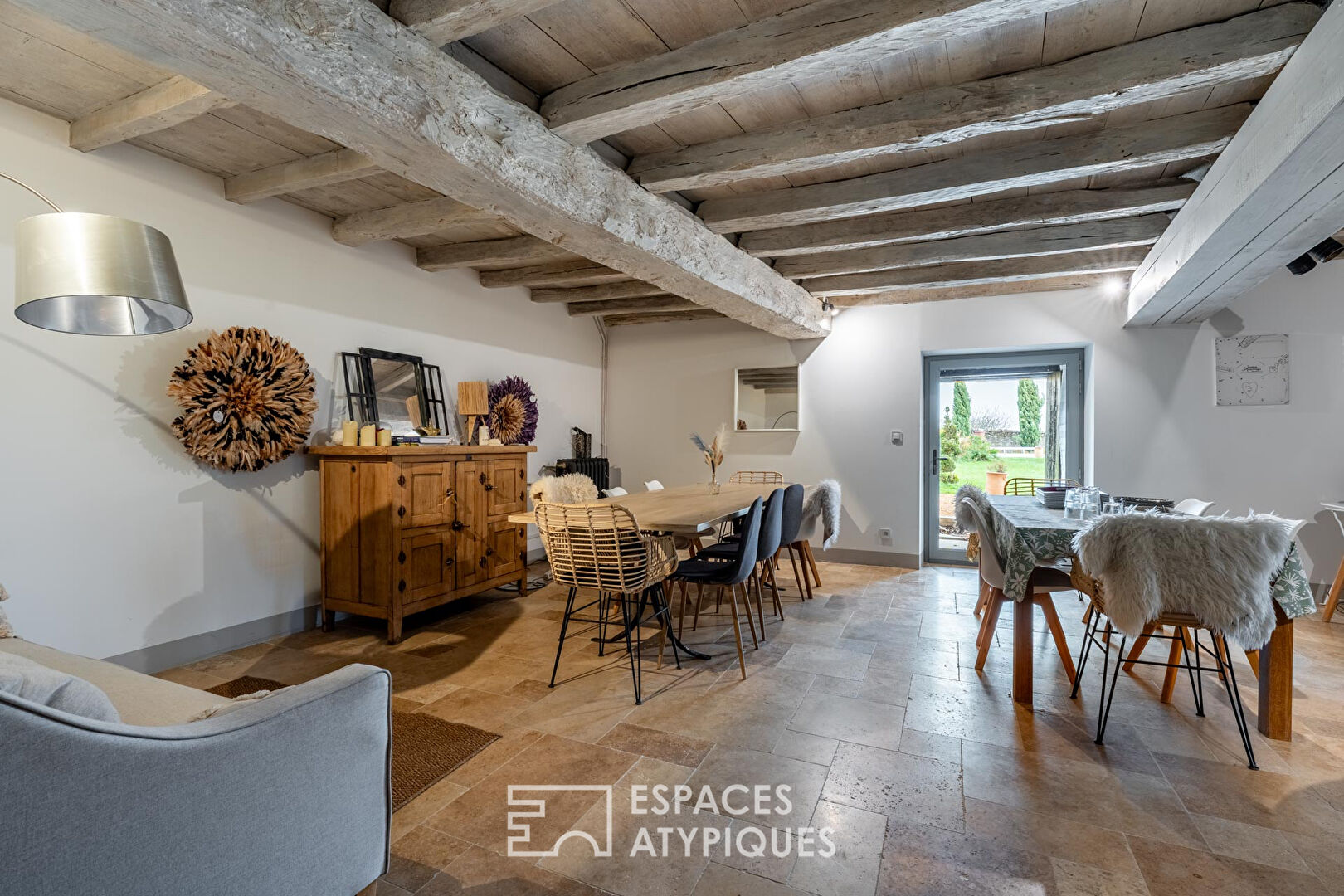 Propriété d’Exception en pierres dorées avec Gîtes, Chambres d’Hôtes et Vignes