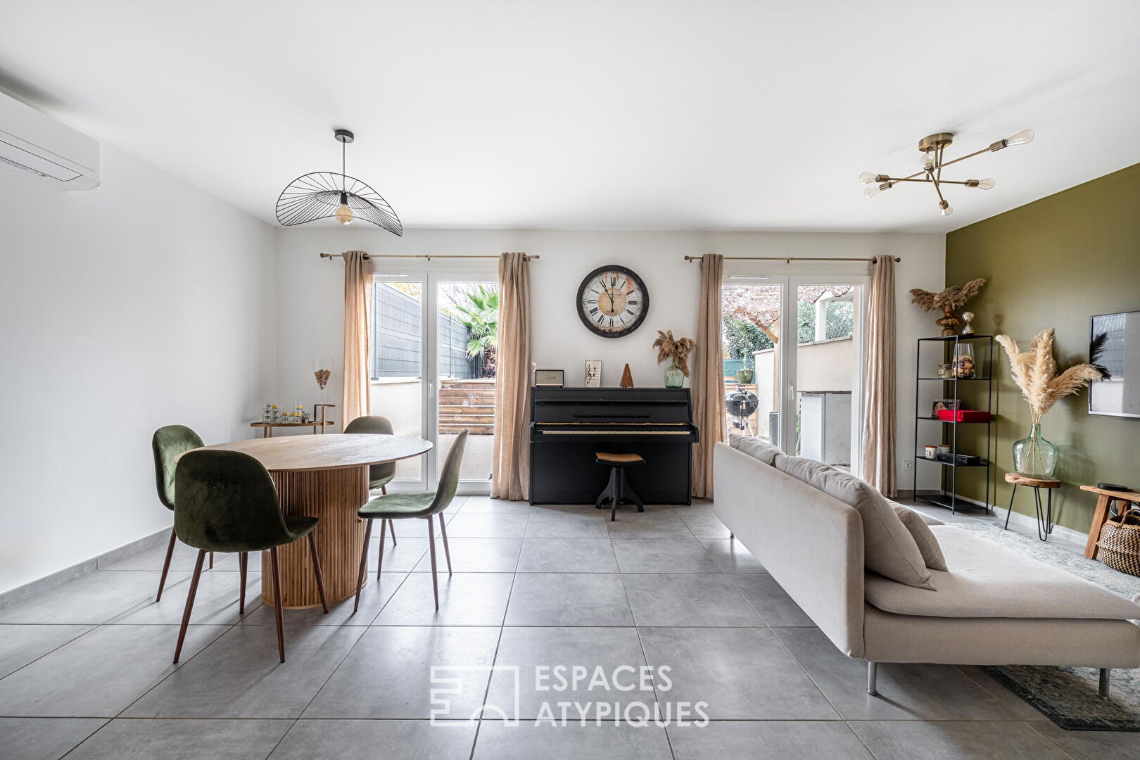 Charmante maison avec terrasse et piscine au coeur des Cheres