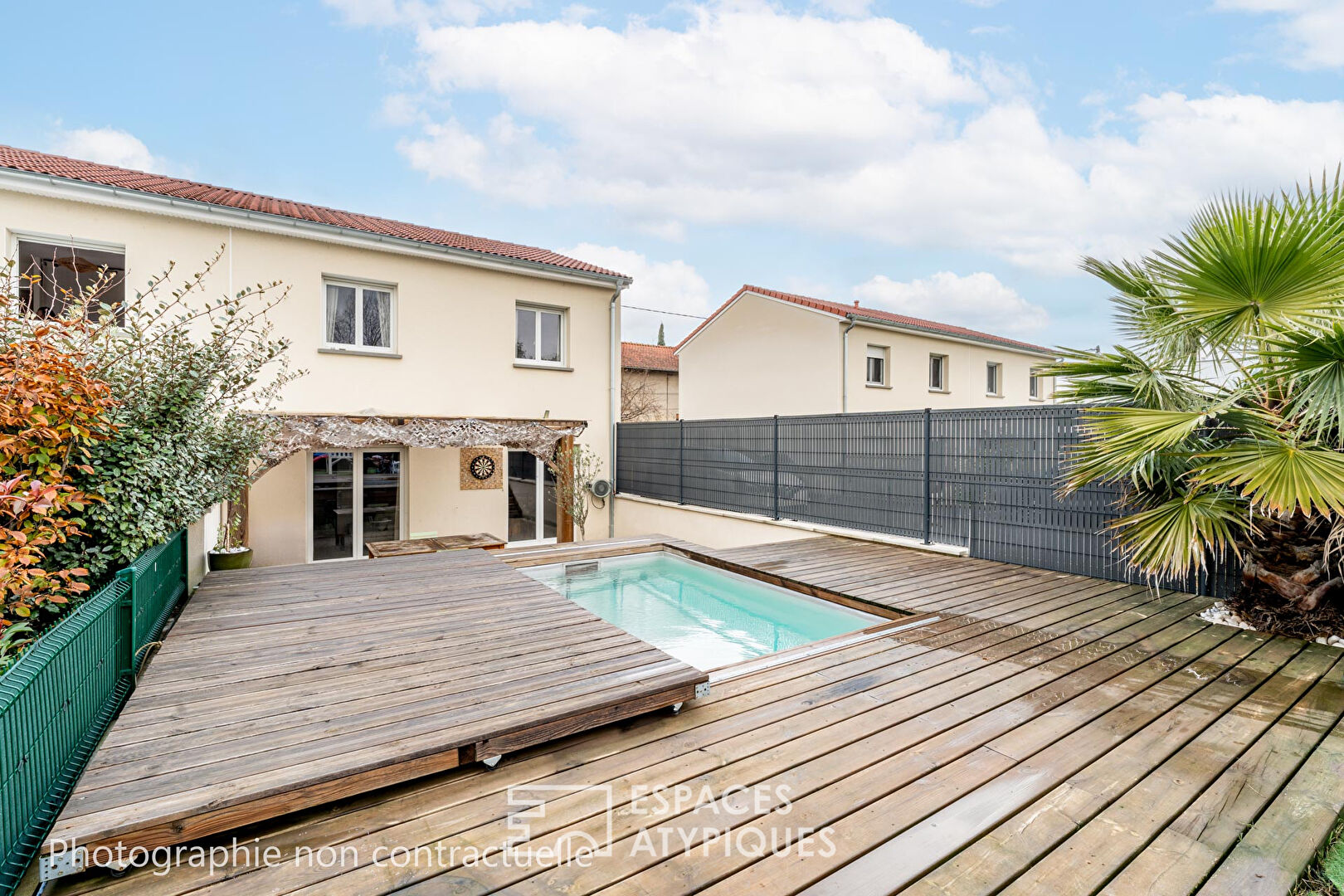 Charmante maison avec terrasse et piscine au coeur des Cheres