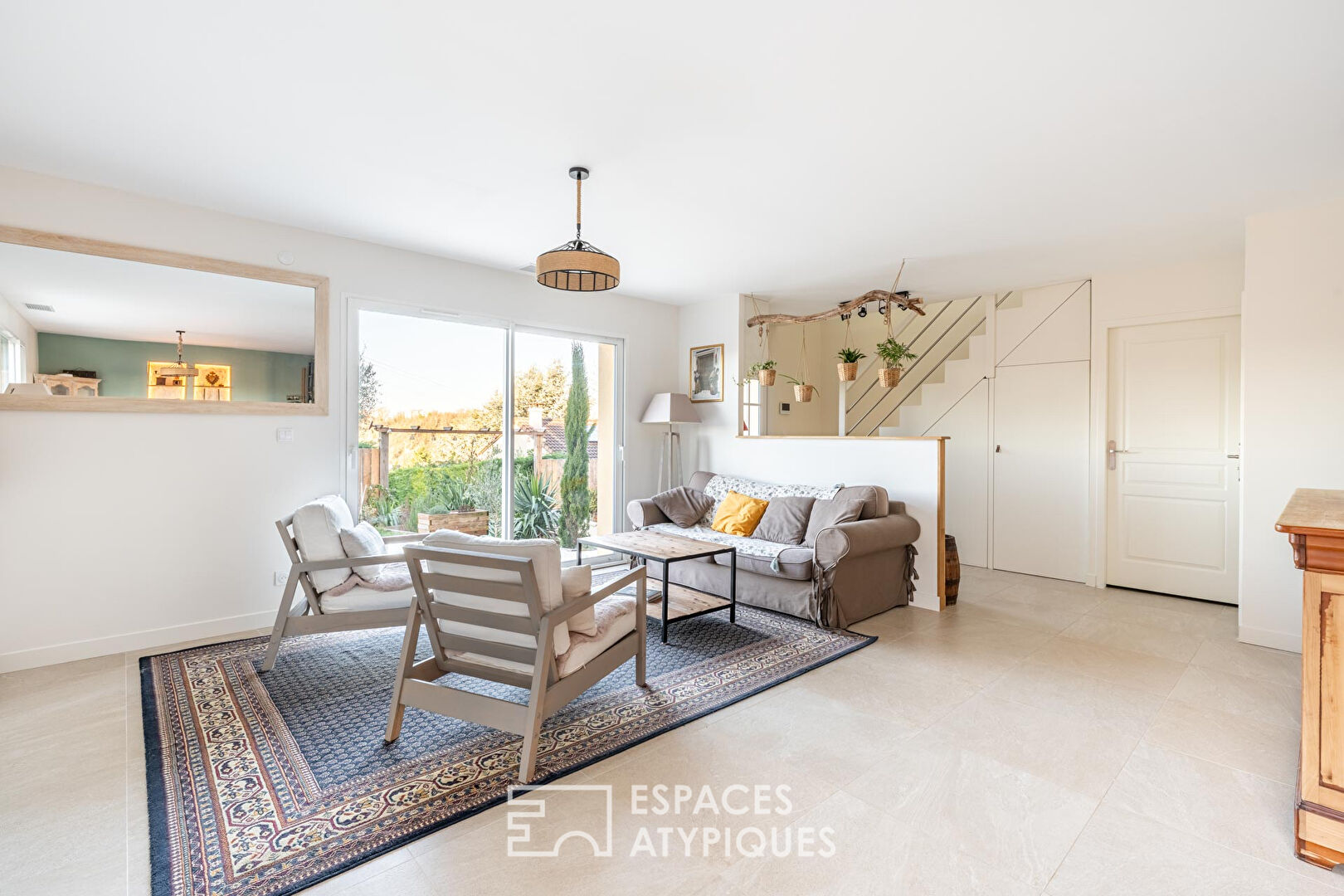 Maison Familiale rénovée sur les hauteurs de Neuville sur Saône