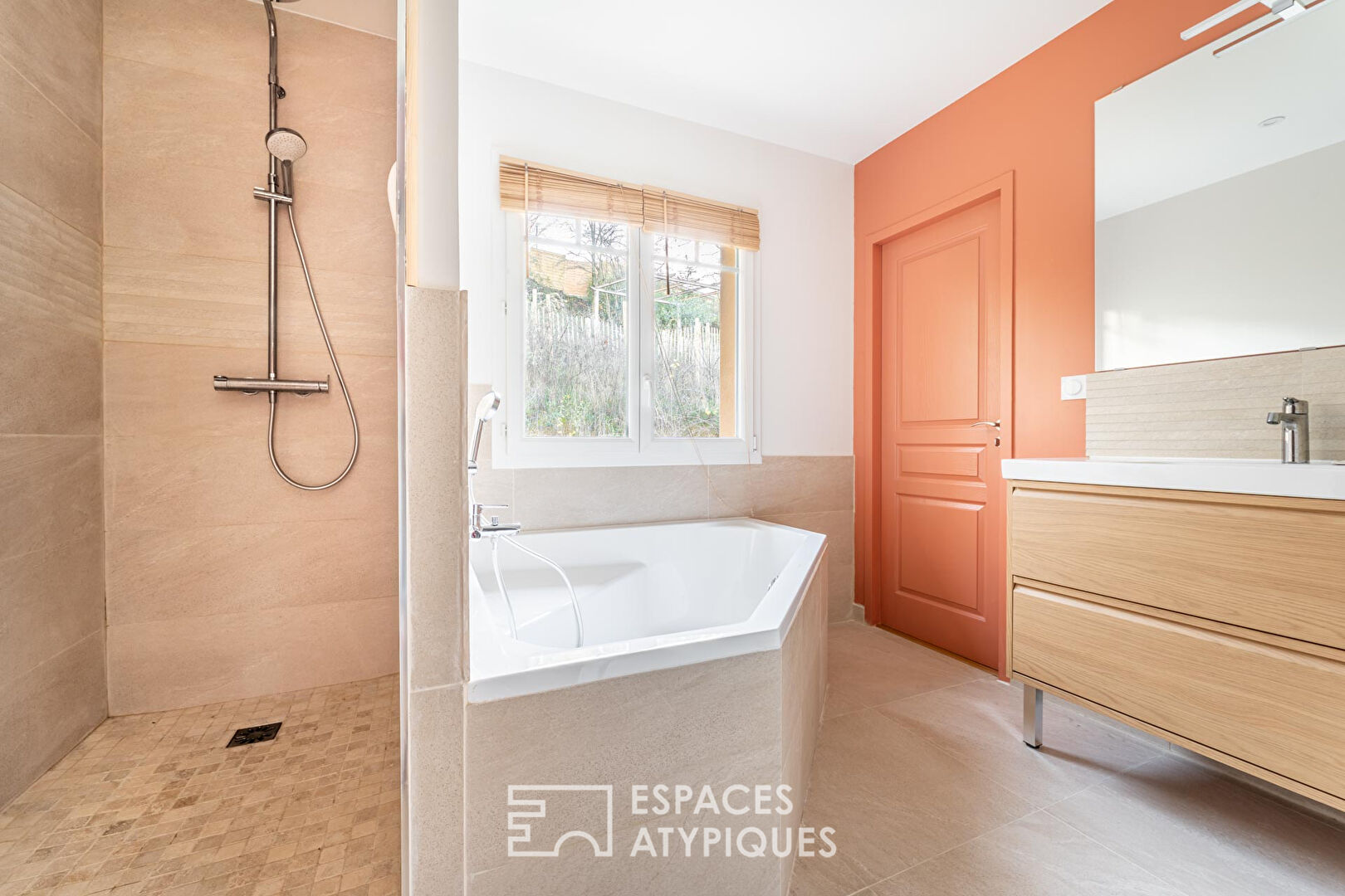 Maison Familiale rénovée sur les hauteurs de Neuville sur Saône