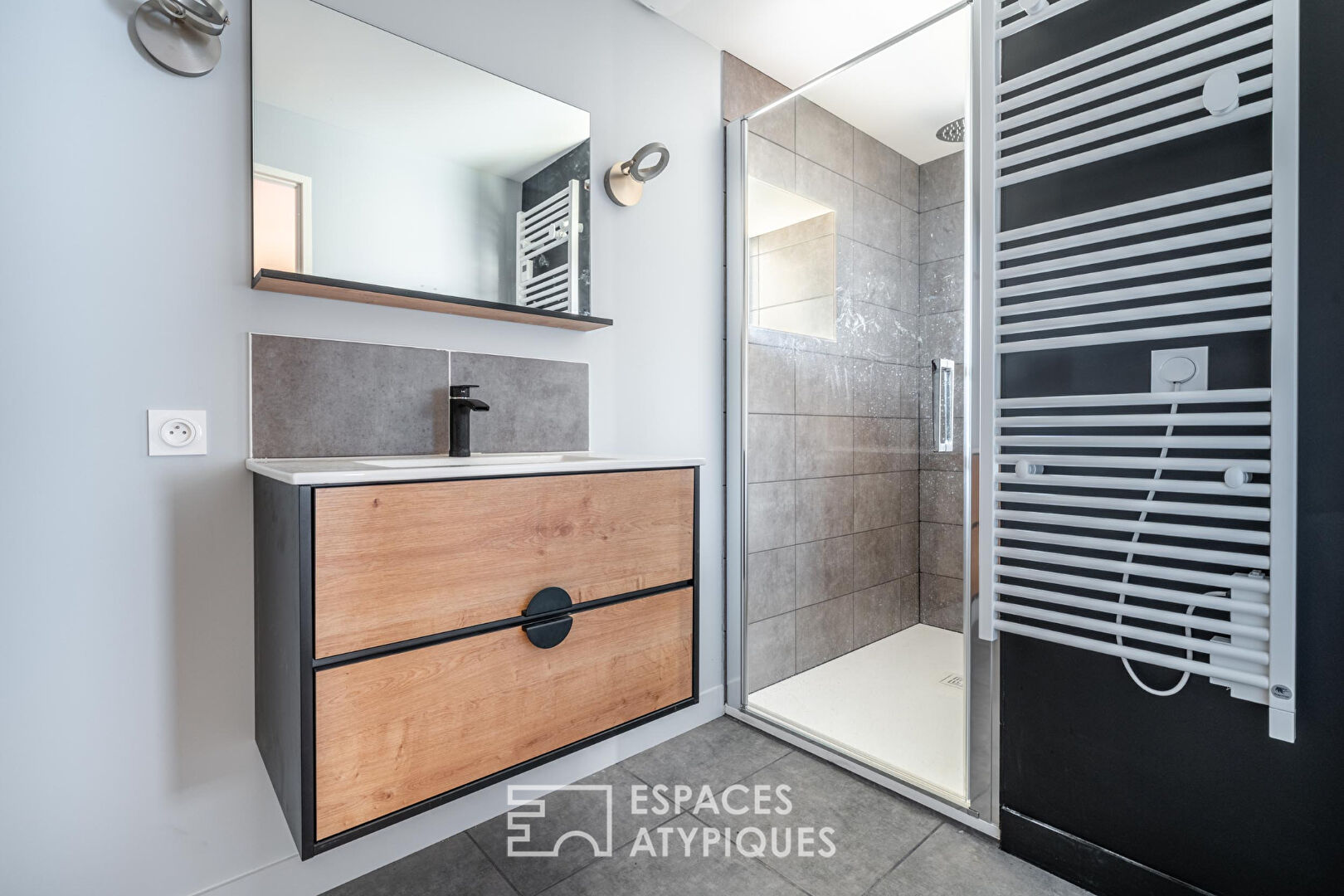 Renovated house with terrace and parking