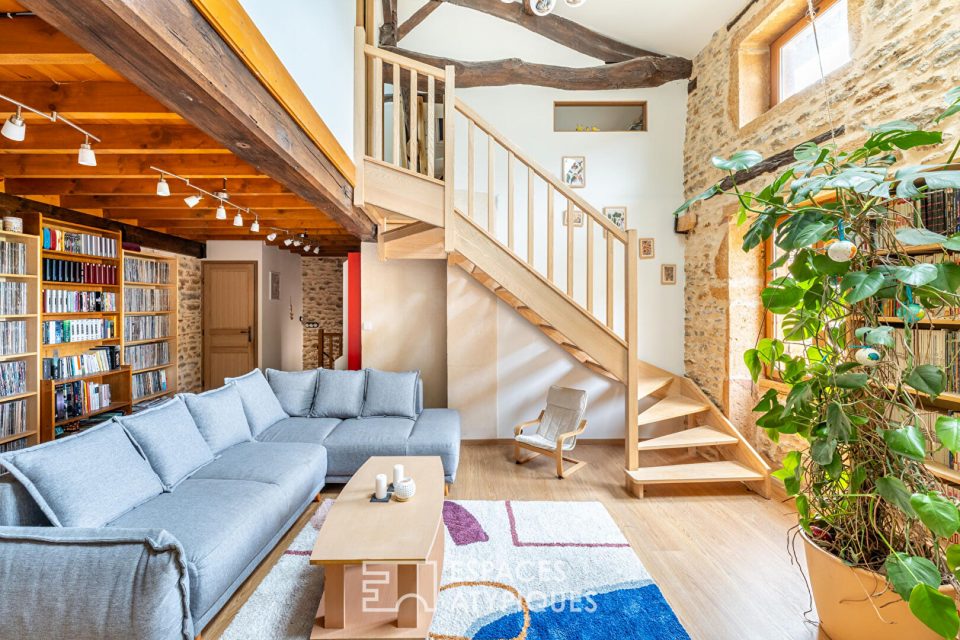 Maison en pierres dorées avec vue plein Sud