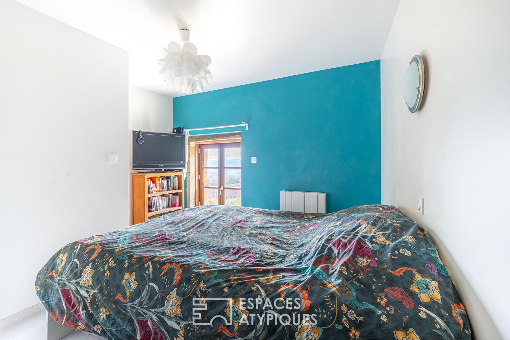 Maison en pierres dorées avec vue plein Sud