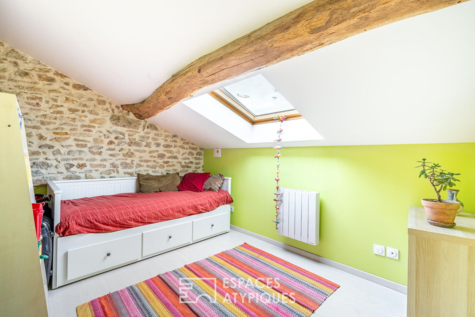 Maison en pierres dorées avec vue plein Sud