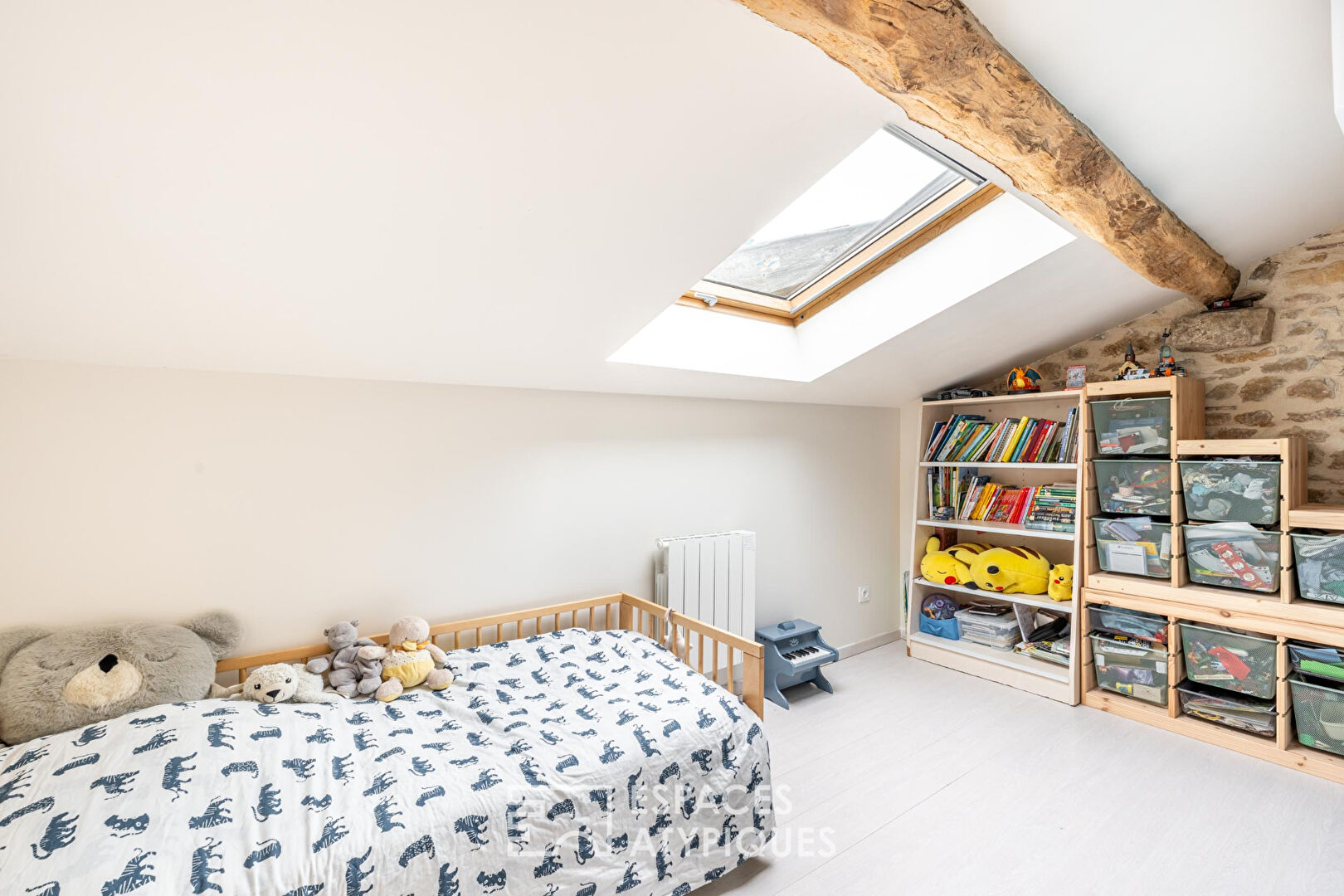 Maison en pierres dorées avec vue plein Sud