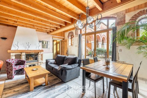 Bâtisse de charme avec jardin et terrasse – Anciennes écuries du XIXe siècle