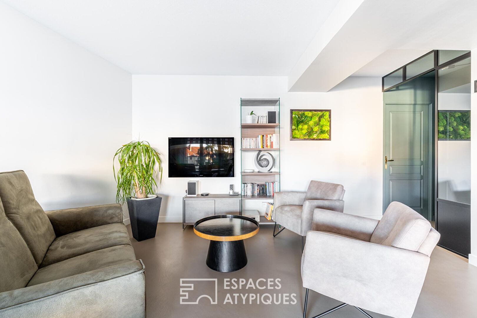 Appartement sur la Place du Promenoir avec garage double et terrasse
