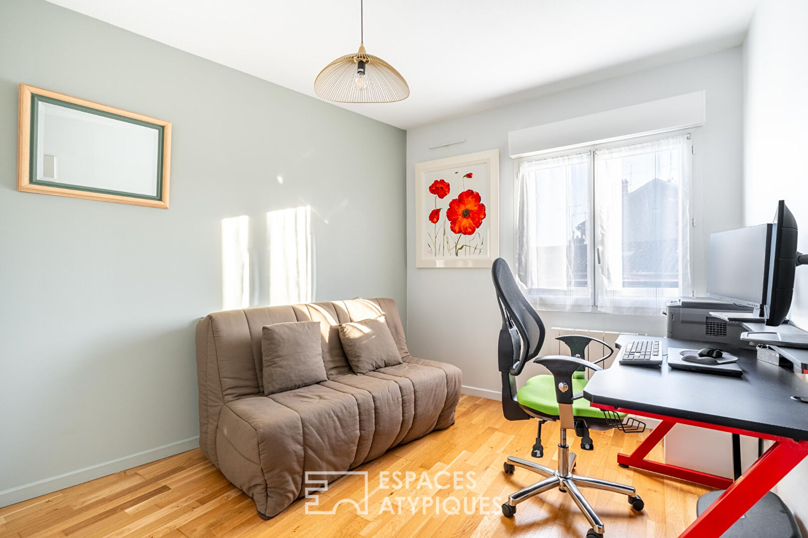 Appartement sur la Place du Promenoir avec garage double et terrasse