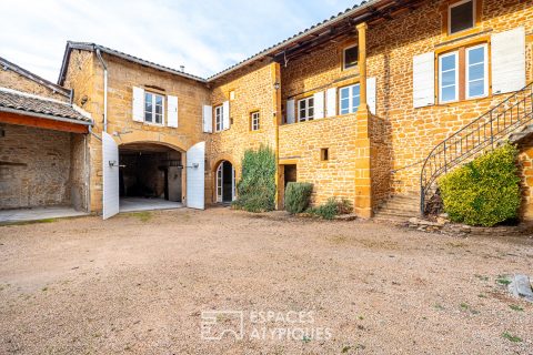 Maison de ville avec dépendances et cour intérieure
