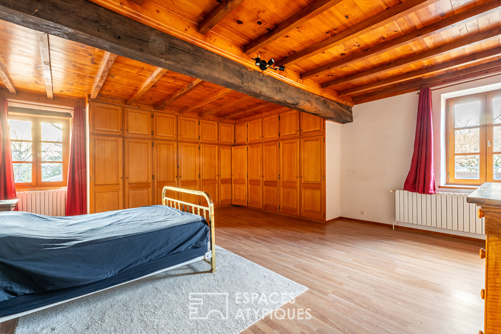 Maison de ville avec dépendances et cour intérieure