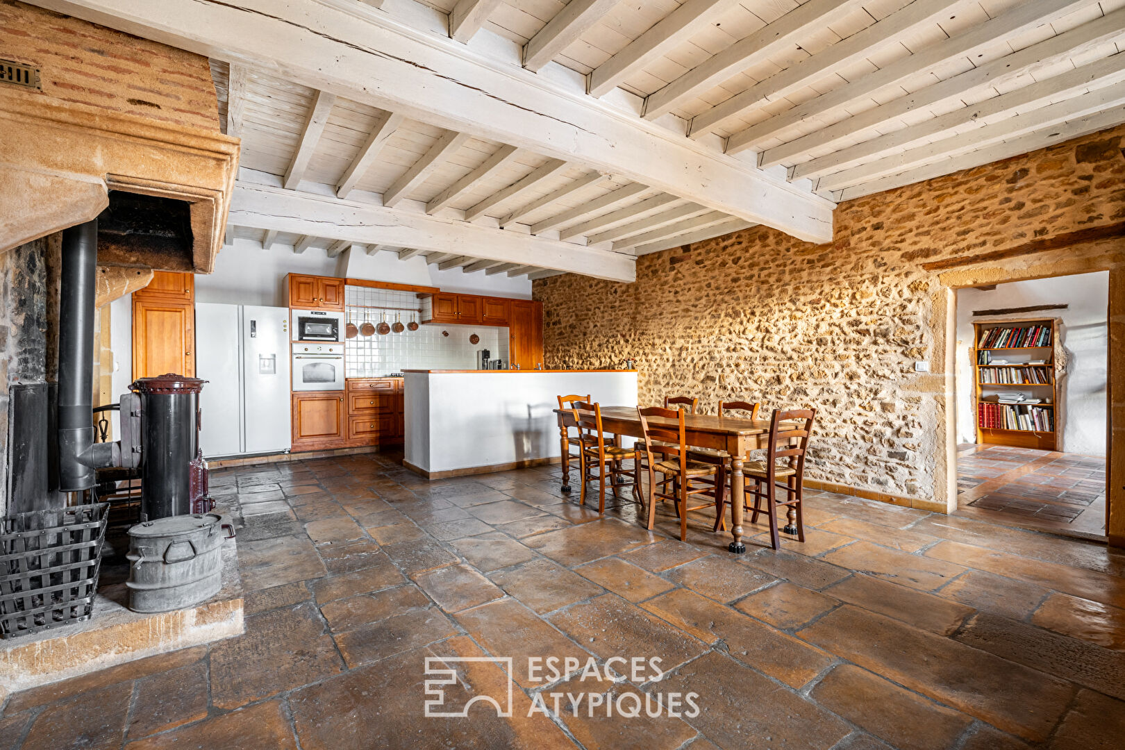 Maison de ville avec dépendances et cour intérieure