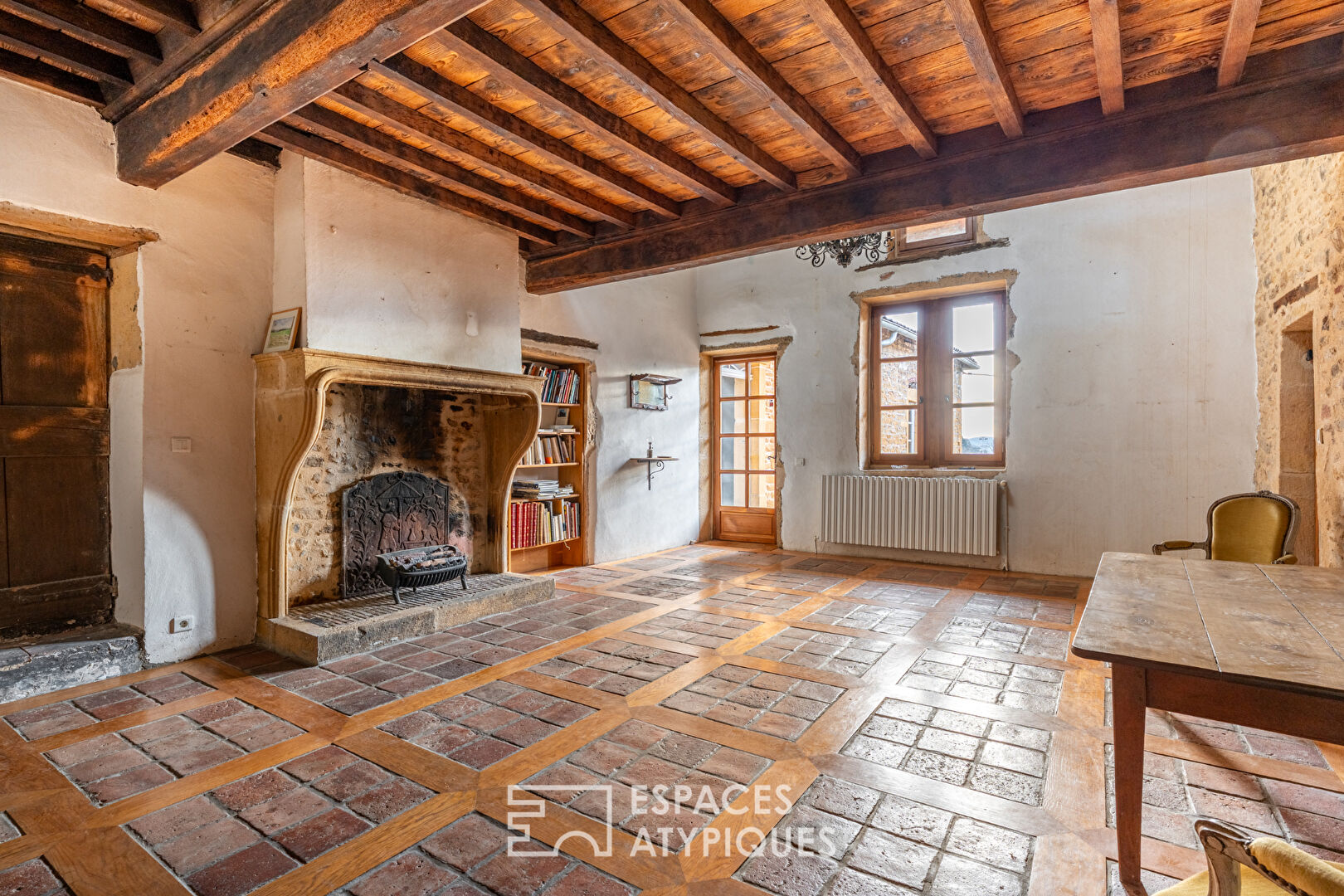 Maison de ville avec dépendances et cour intérieure