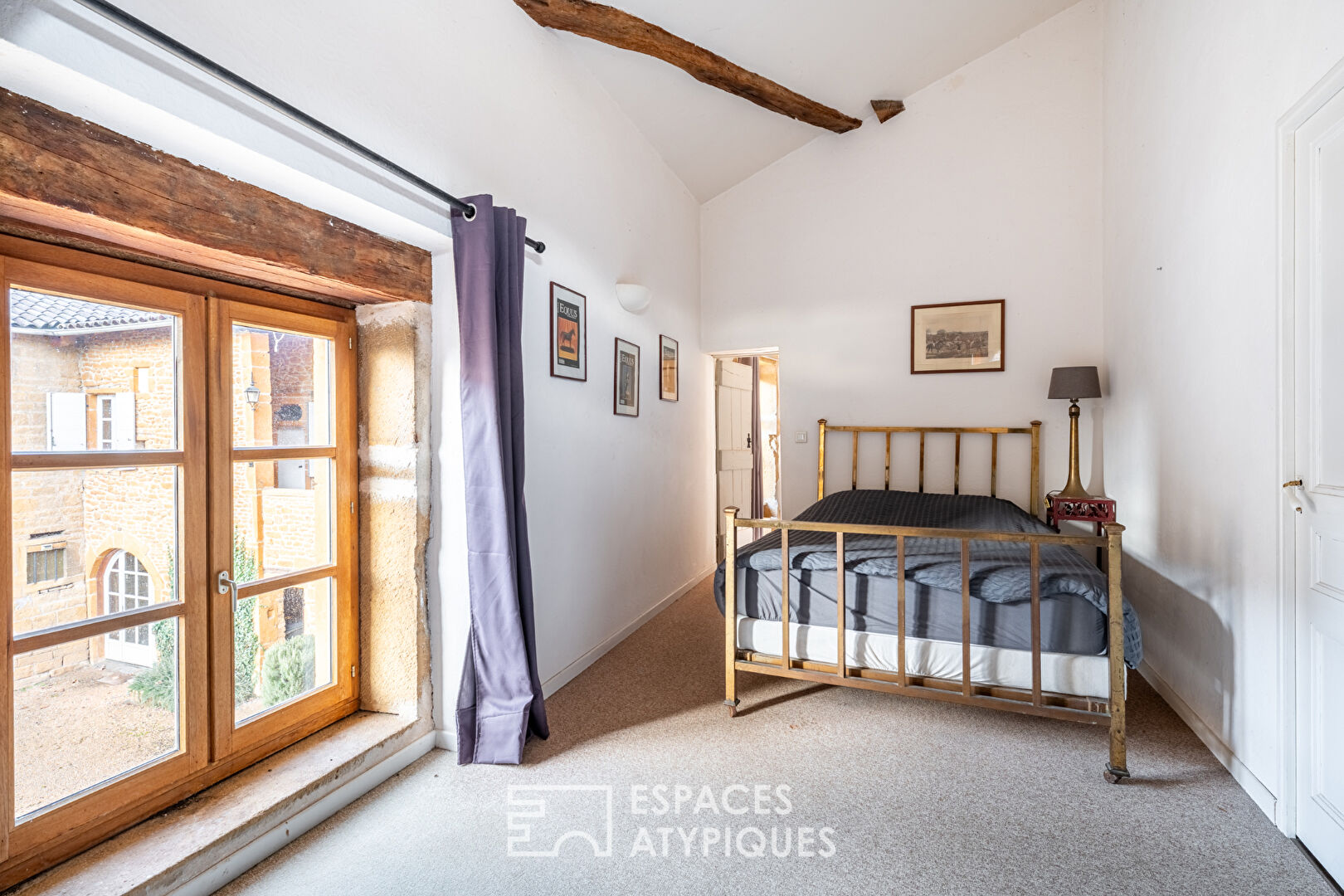 Maison de ville avec dépendances et cour intérieure