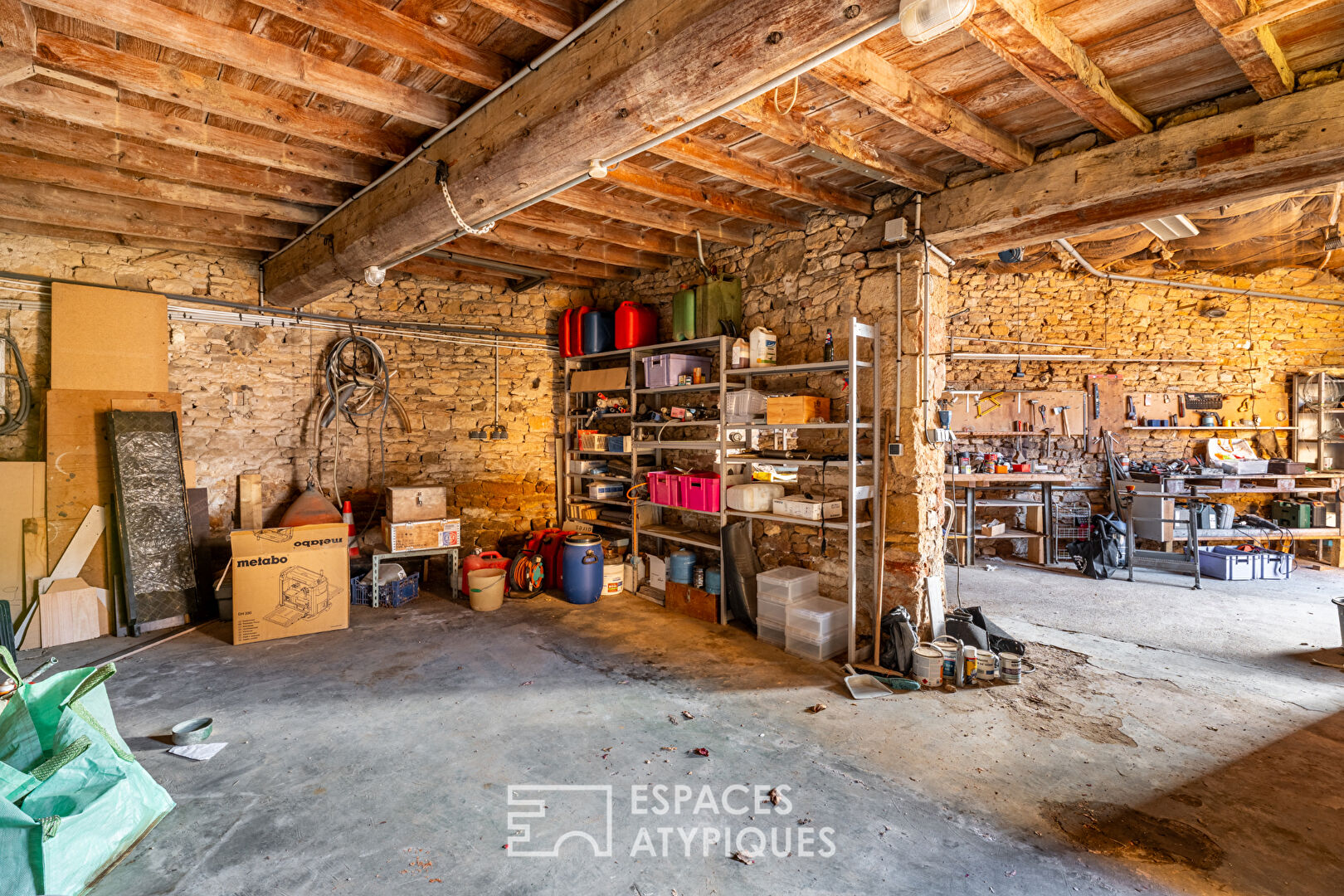 Maison de ville avec dépendances et cour intérieure