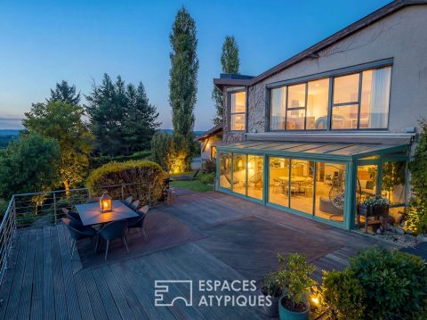 Villa d&rsquo;architecte avec vue panoramique sur la Saône, le Beaujolais et les Monts du Lyonnais