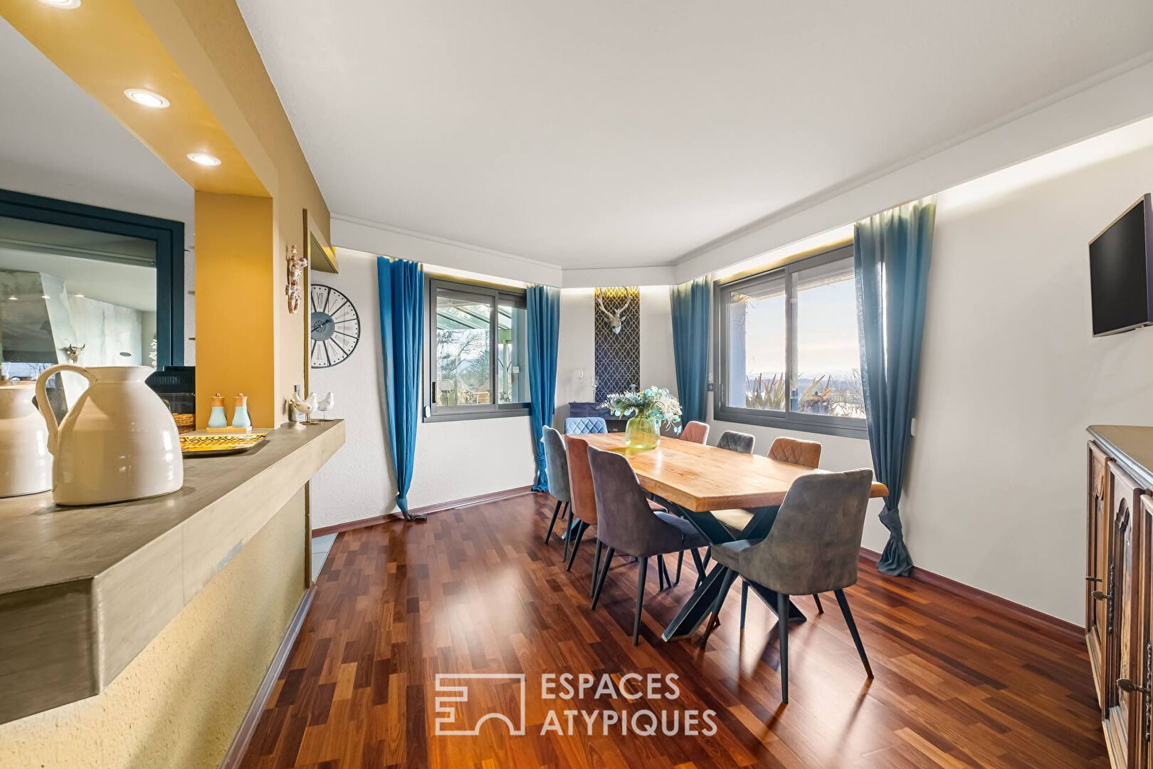 Villa d&rsquo;architecte avec vue panoramique sur la Saône, le Beaujolais et les Monts du Lyonnais