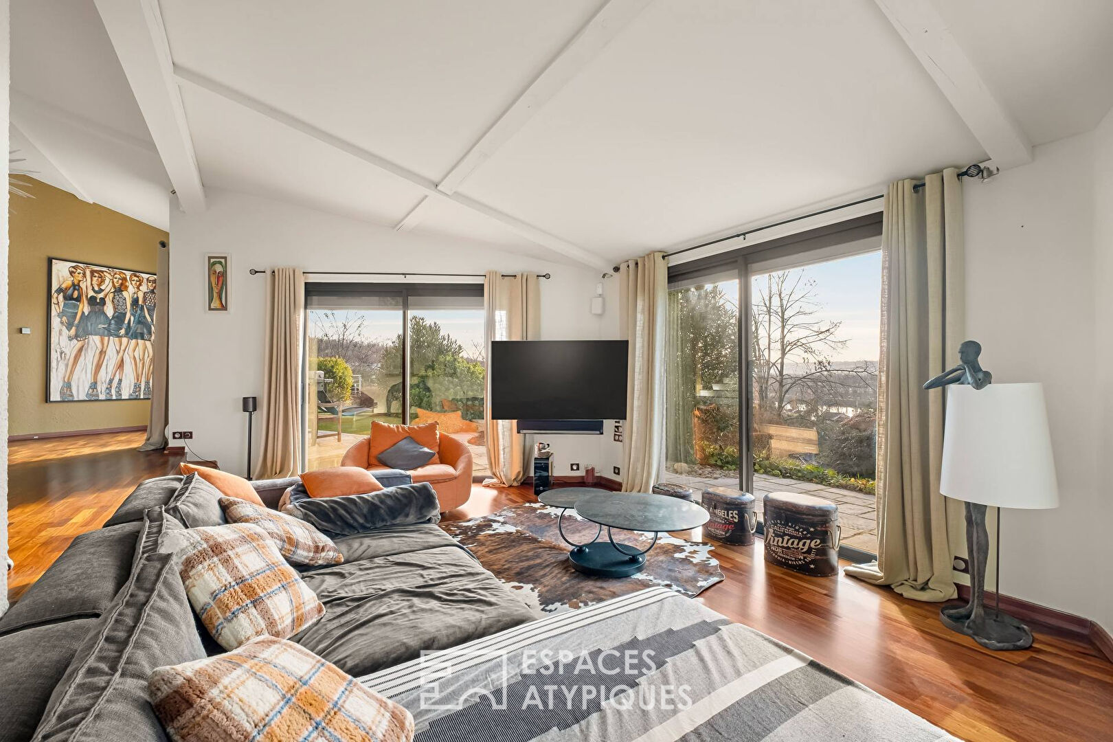 Villa d&rsquo;architecte avec vue panoramique sur la Saône, le Beaujolais et les Monts du Lyonnais