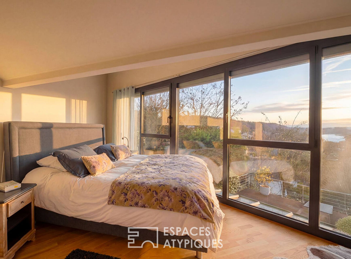 Villa d&rsquo;architecte avec vue panoramique sur la Saône, le Beaujolais et les Monts du Lyonnais