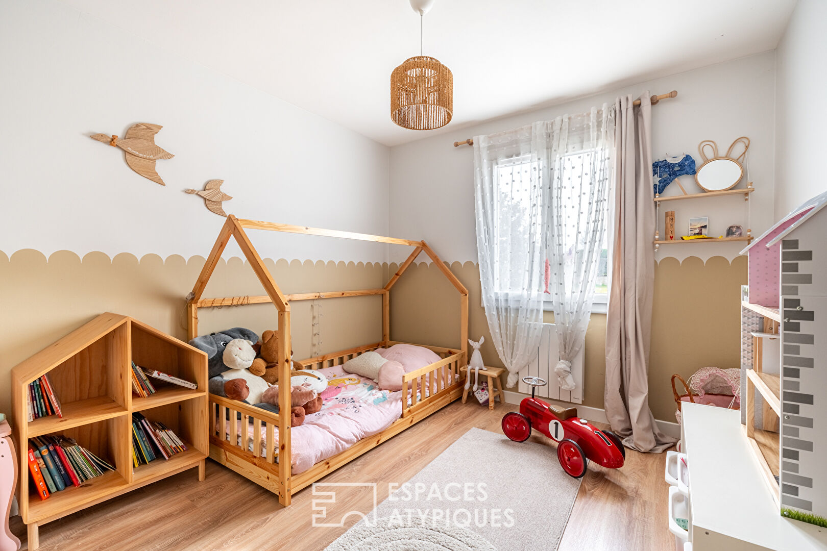 Maison de plain-pied rénovée avec jardin à deux pas du centre village de St Georges de Reneins