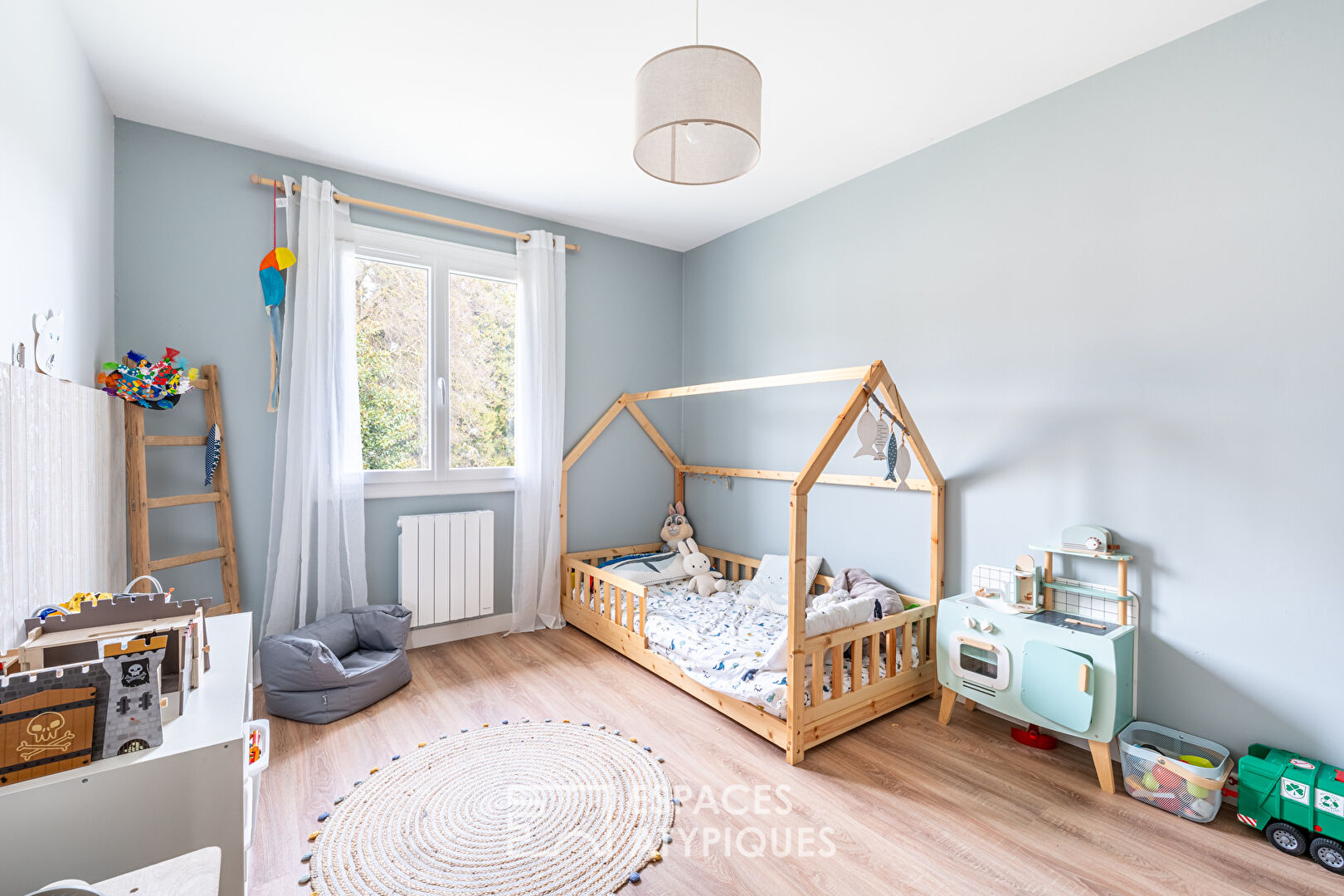 Maison de plain-pied rénovée avec jardin à deux pas du centre village de St Georges de Reneins