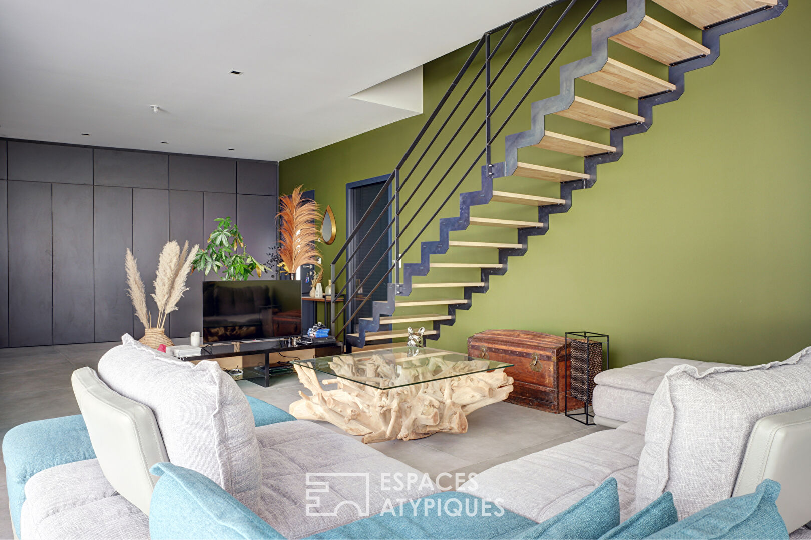 Architecture contemporaine et panorama à 180°