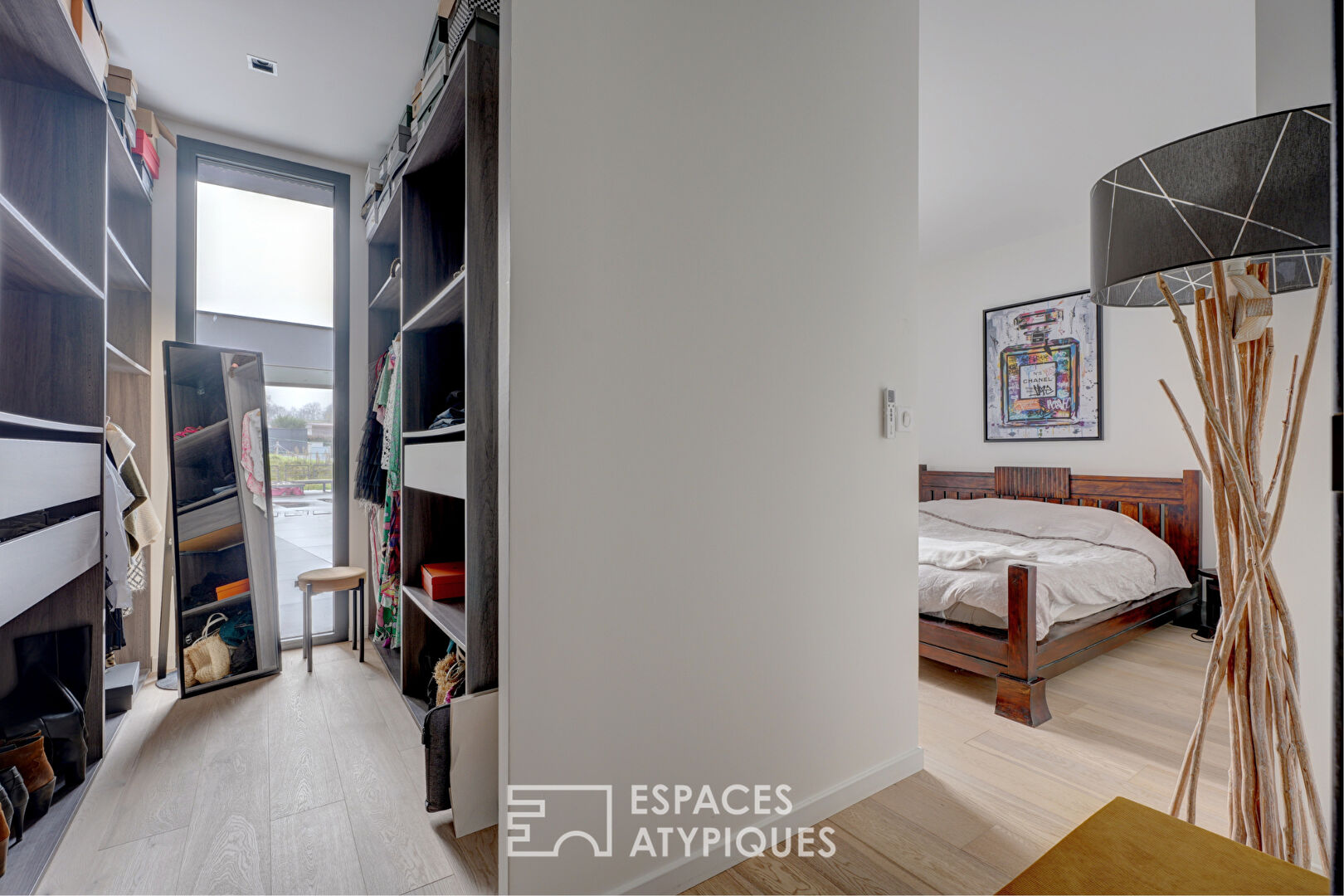 Architecture contemporaine et panorama à 180°