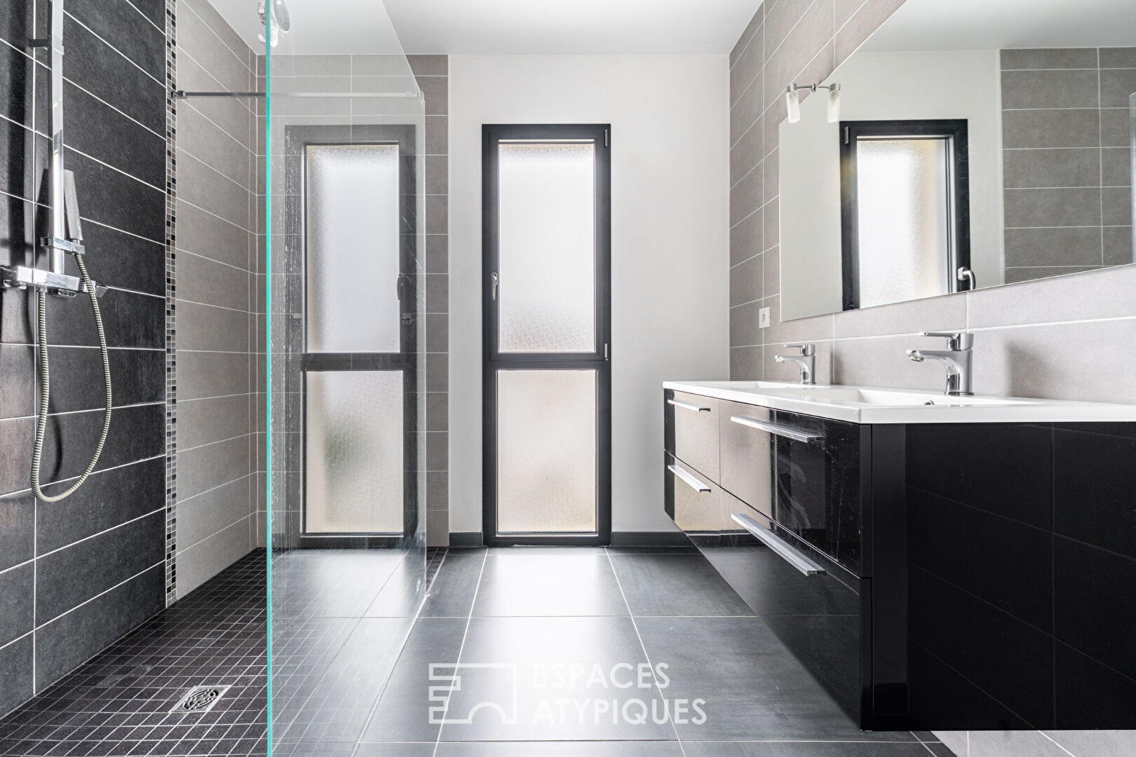 Maison contemporaine avec vue sur le Mont-Blanc