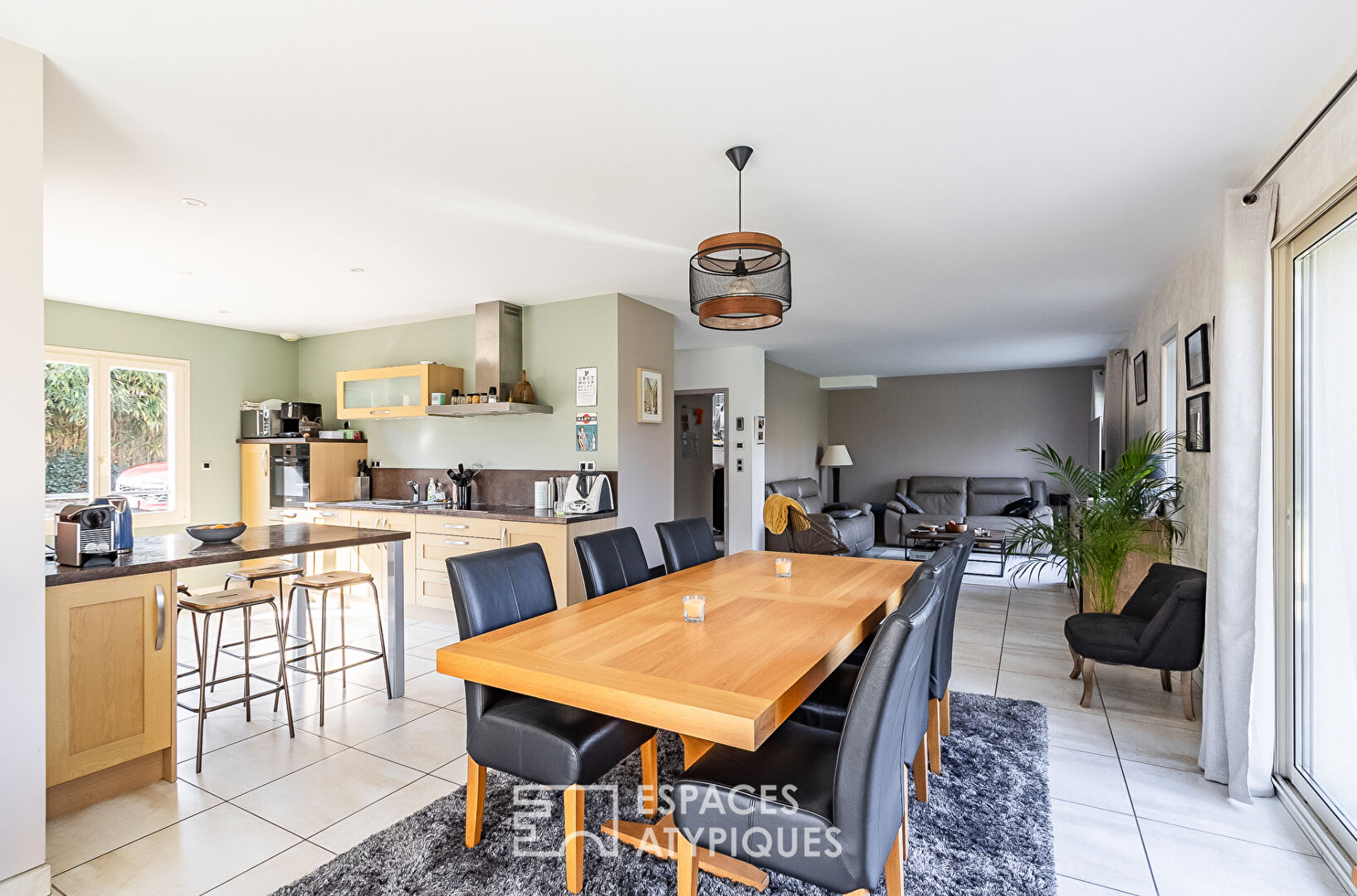 Villa avec piscine et son cour d&rsquo;eau