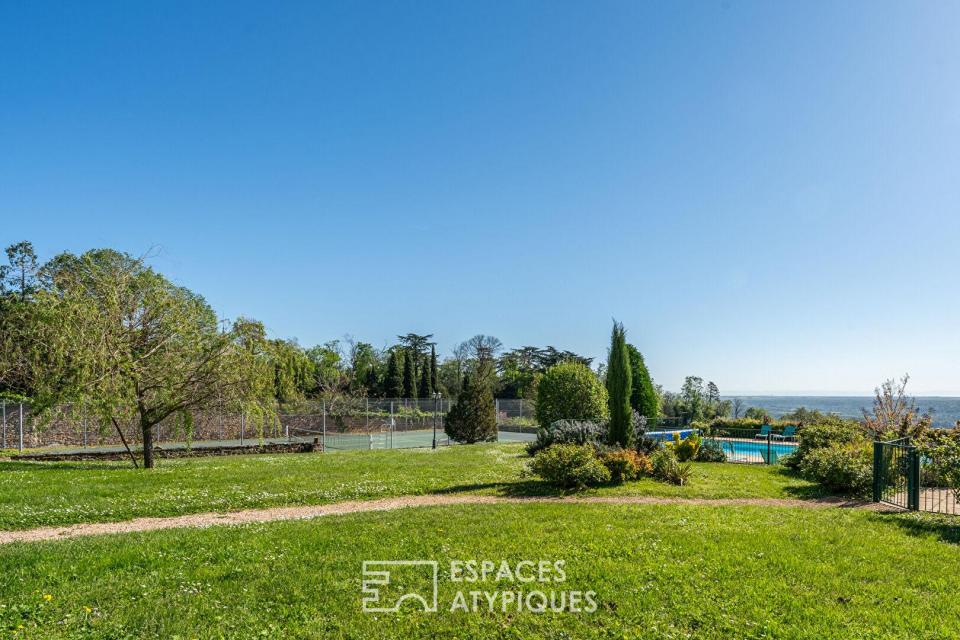 Appartement de caractère dans une copropriété avec piscine, tennis et vue sur le Mont-Blanc